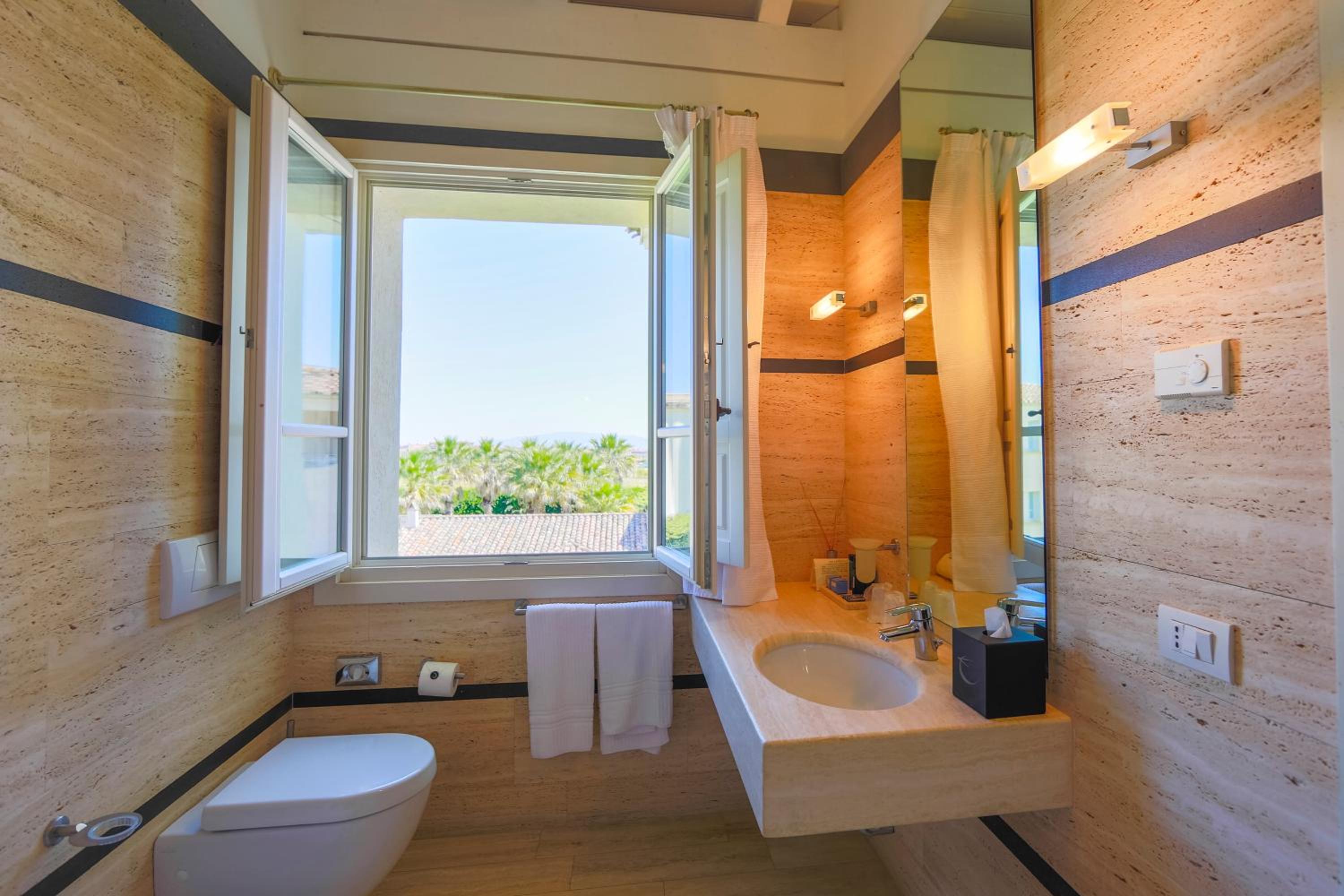 Double or Twin Room - Photo 3