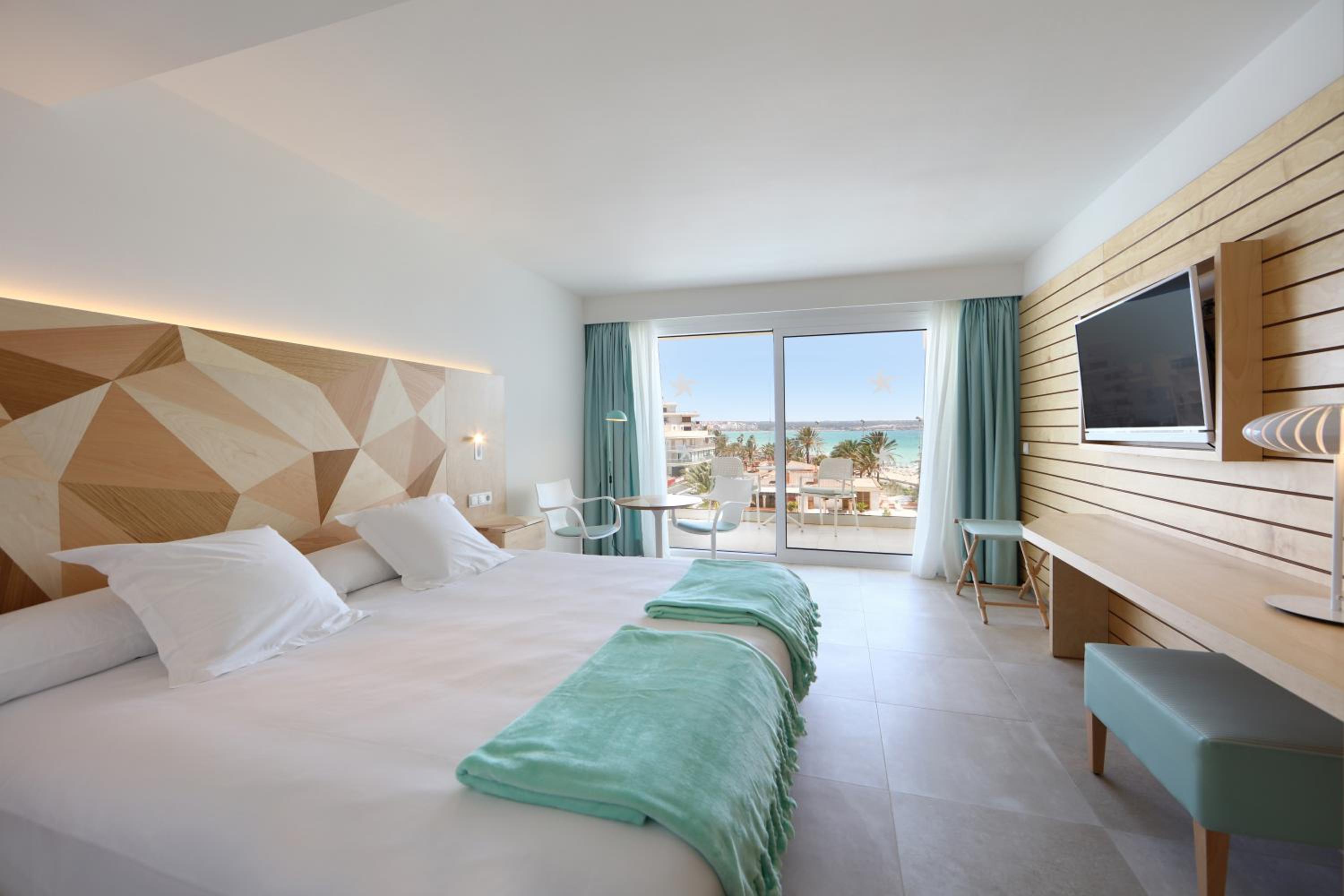 Double Room with Partial Sea View