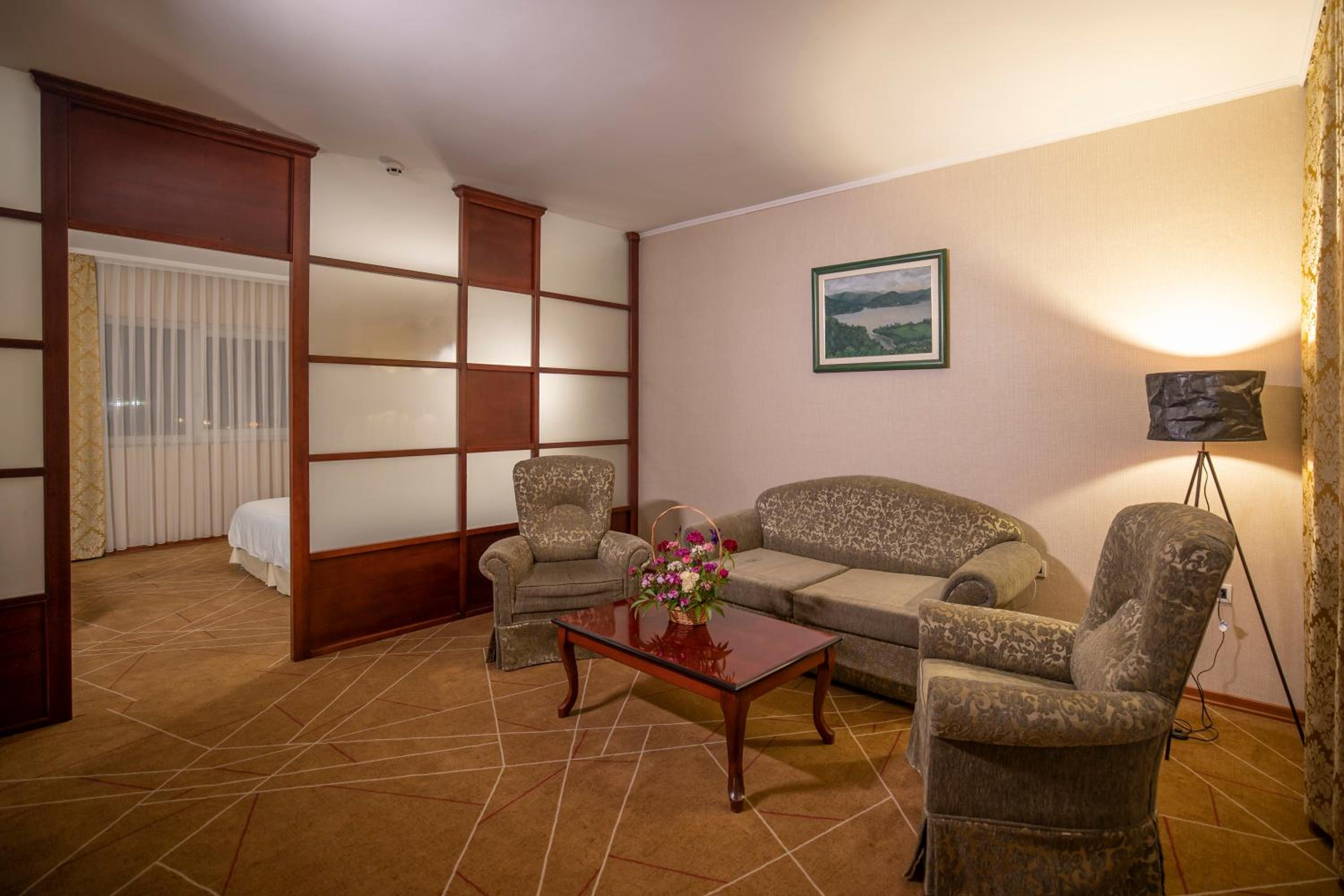 Deluxe Suite with Complementary SPA