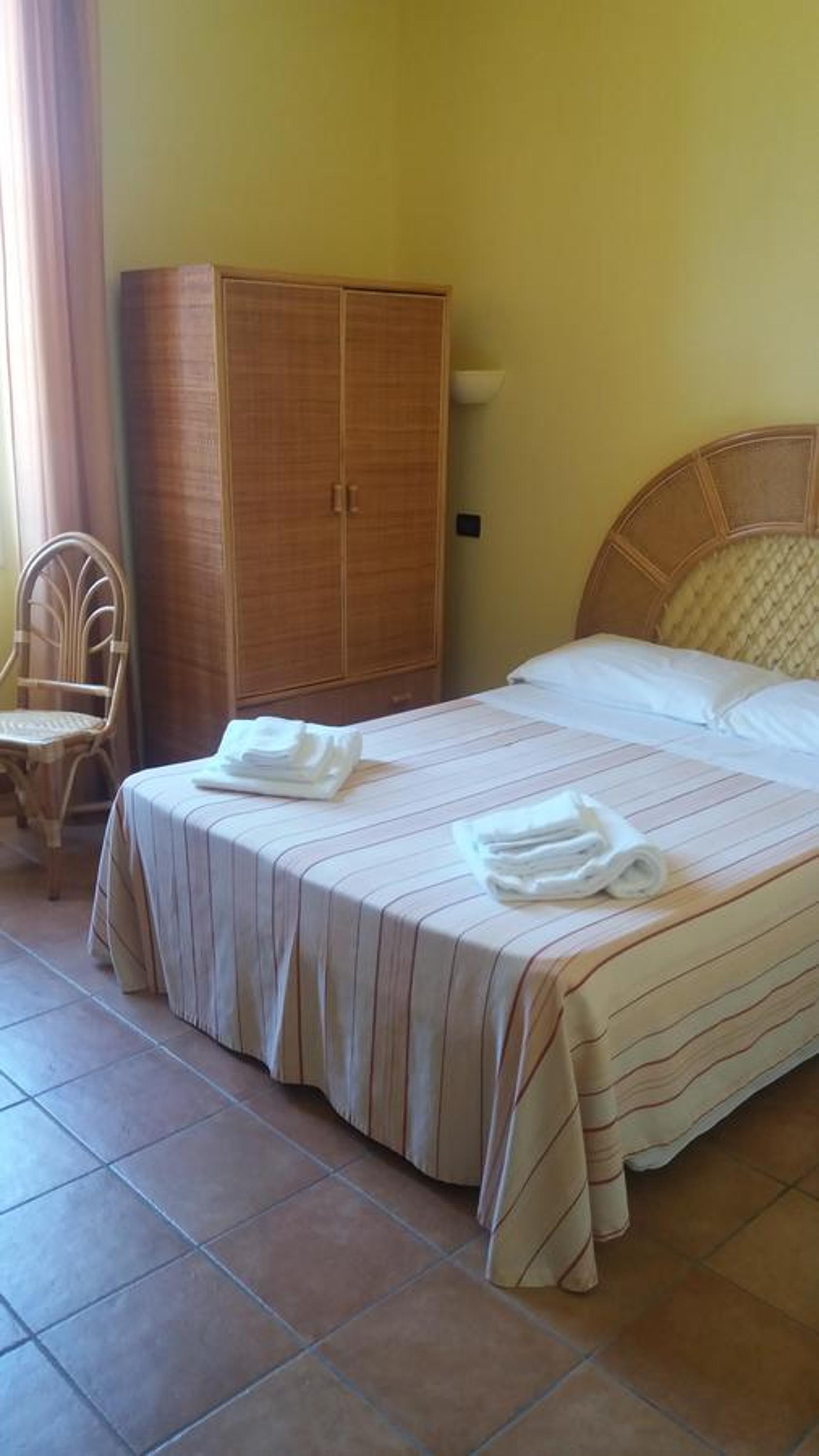 Double or Twin Room - Photo 4