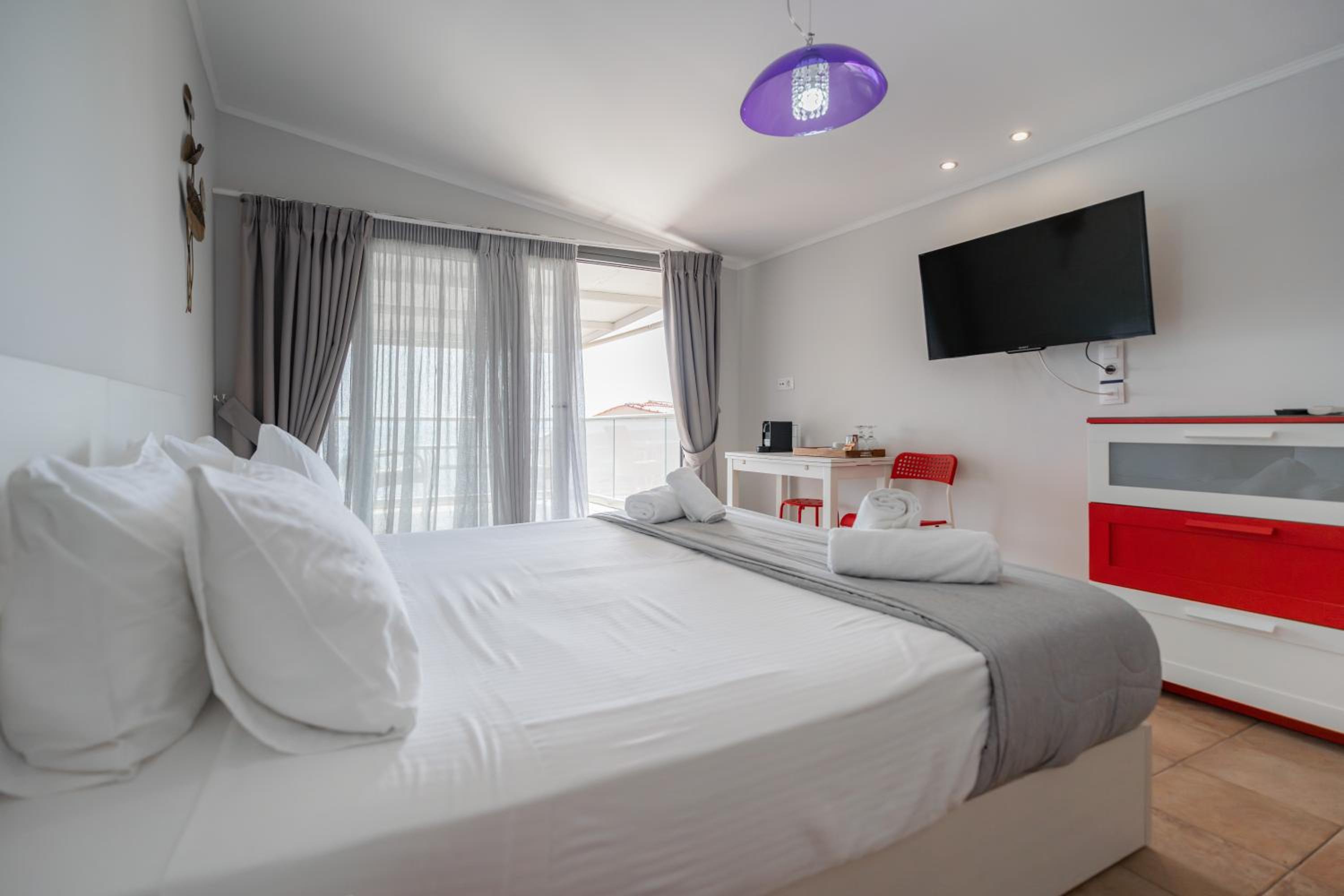Deluxe Double Room with Balcony and Sea View