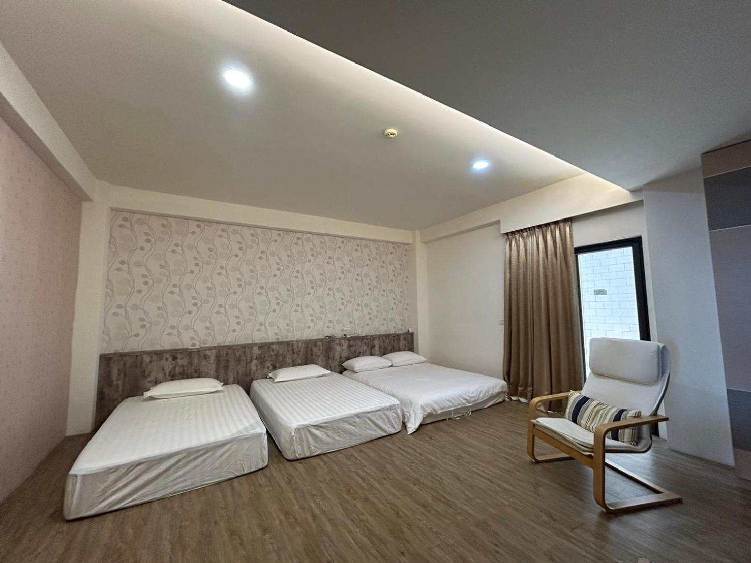 Quadruple Room with Private Bathroom photo 1