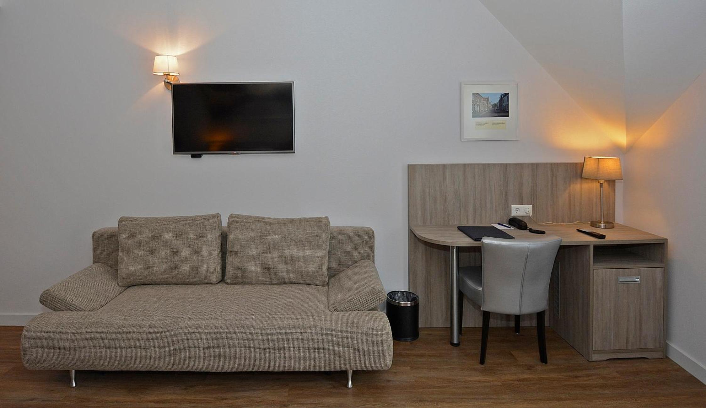 Double Room with Sofa Bed and Bath Tub - Non-Smoking - Photo 3
