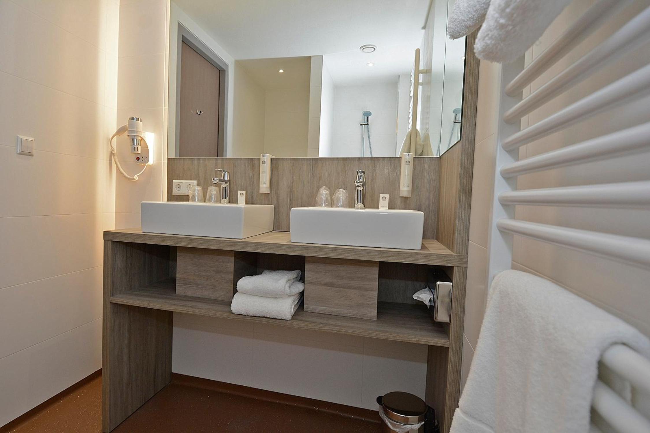 Double Room with Sofa Bed and Bath Tub - Non-Smoking - Photo 4