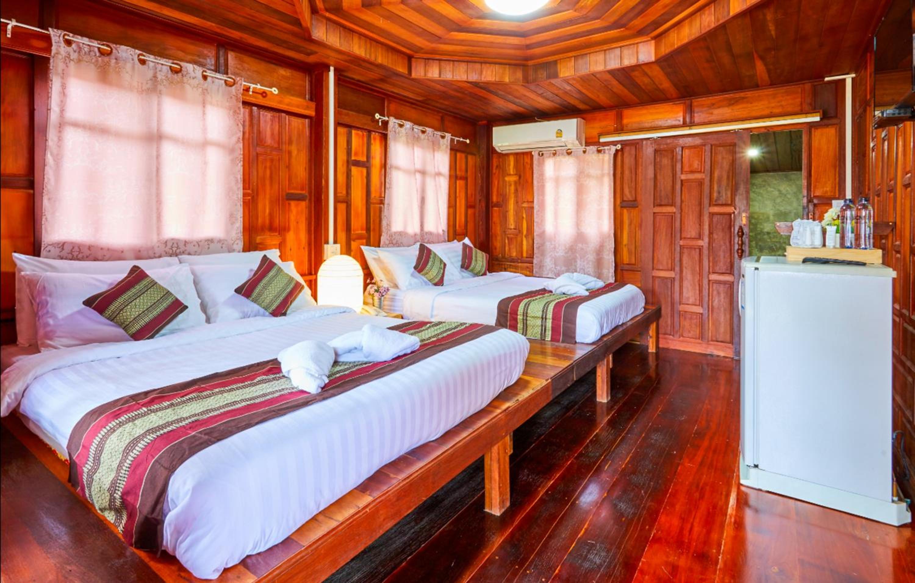 Twin Room with Bath