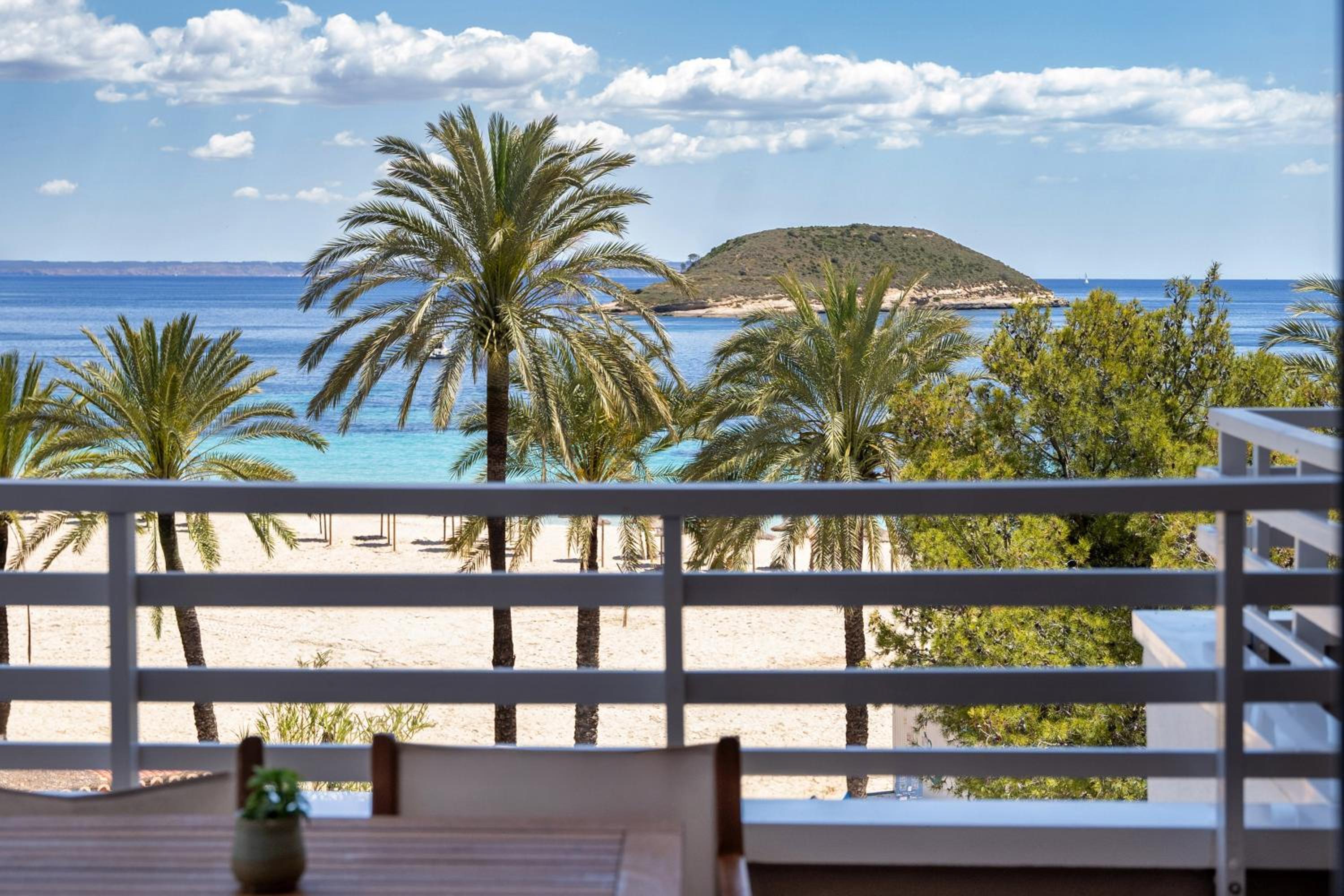 The Beach House 2 Bedroom Suite Sea View