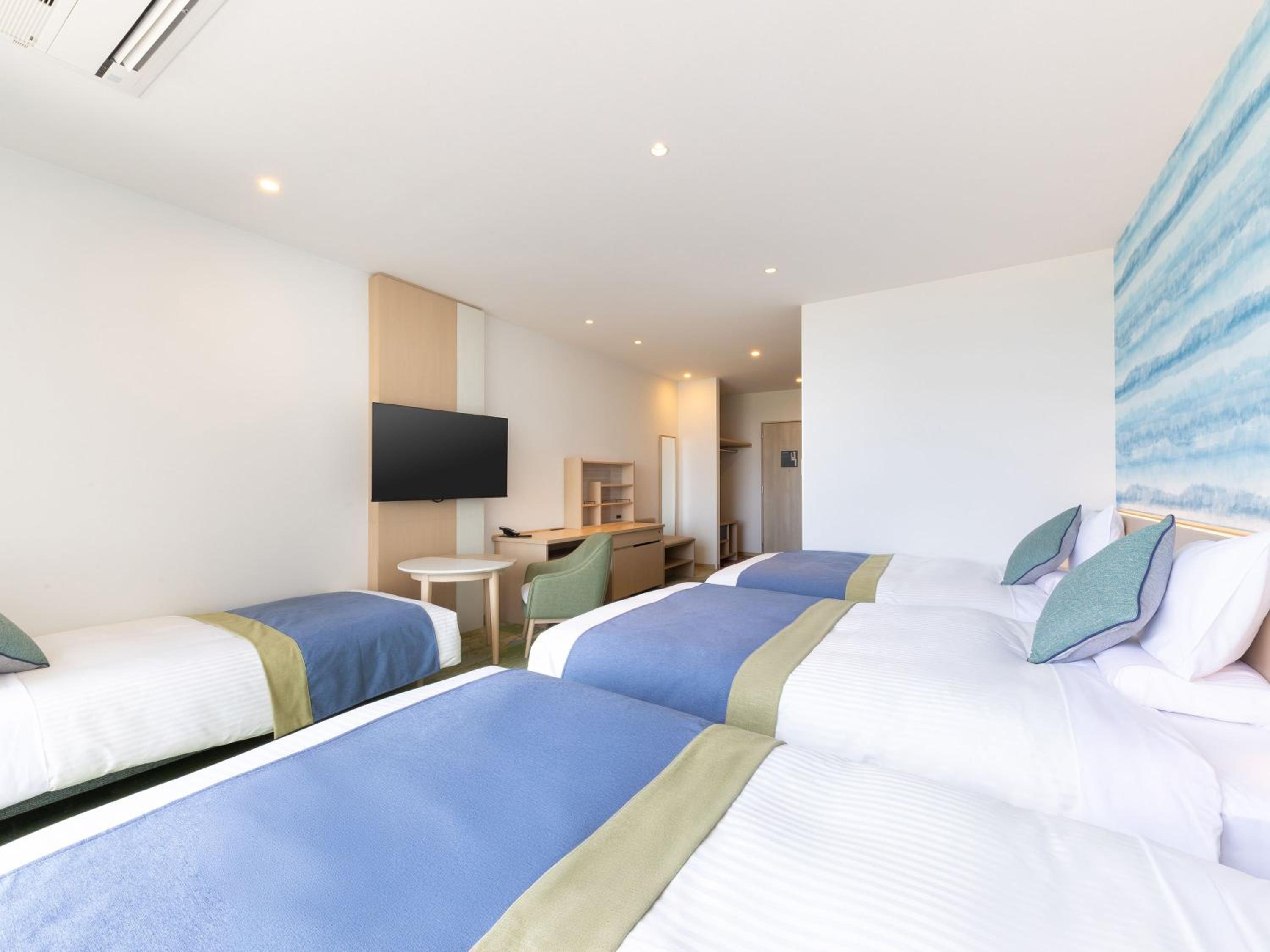 Forest View Superior Deluxe Quadruple Room with private bathroom photo 3