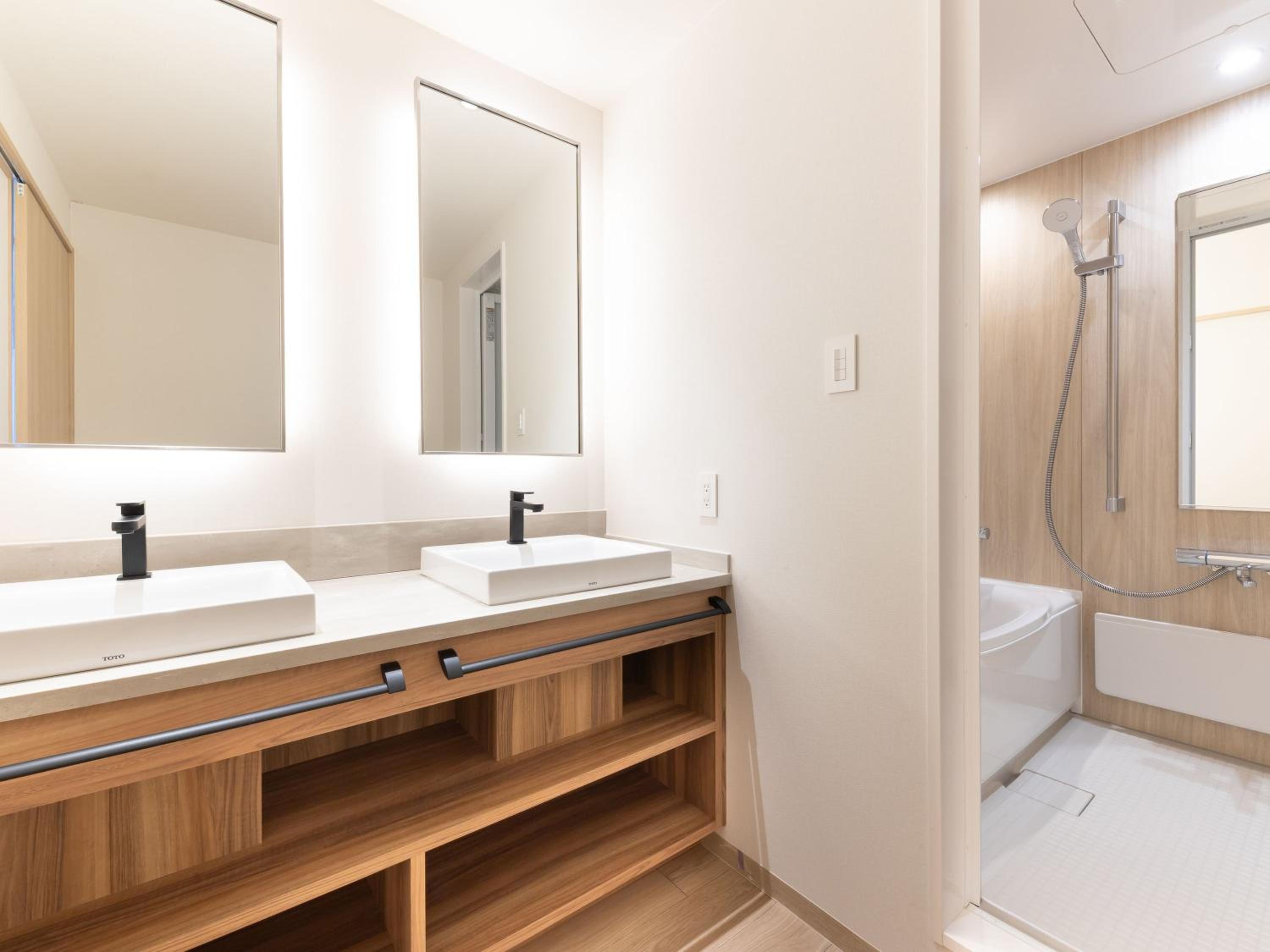 Ocean View Deluxe Family Room with Private Bathroom photo 2
