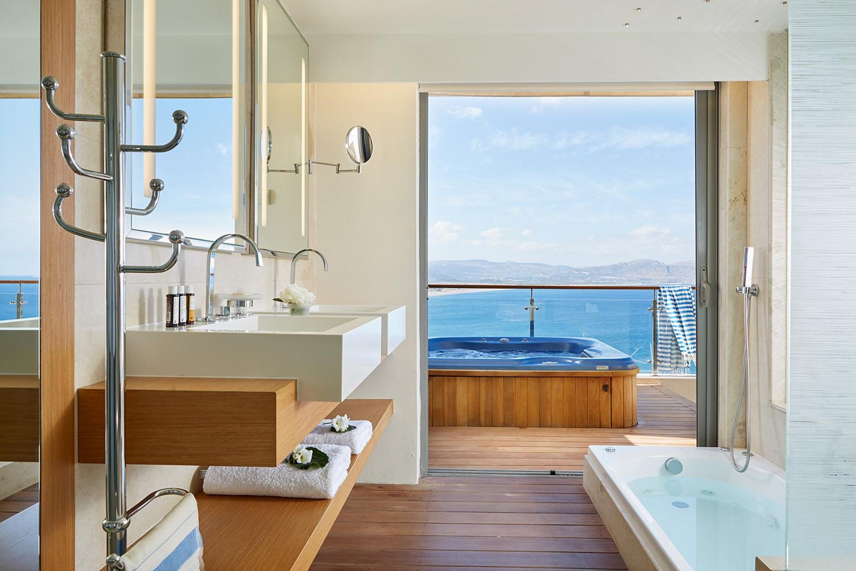 Deluxe Double Room with Sea View photo 2