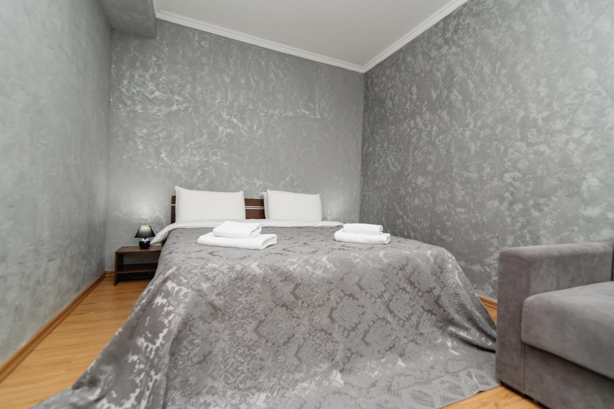 Three-Bedroom Apartment with Balcony photo 3