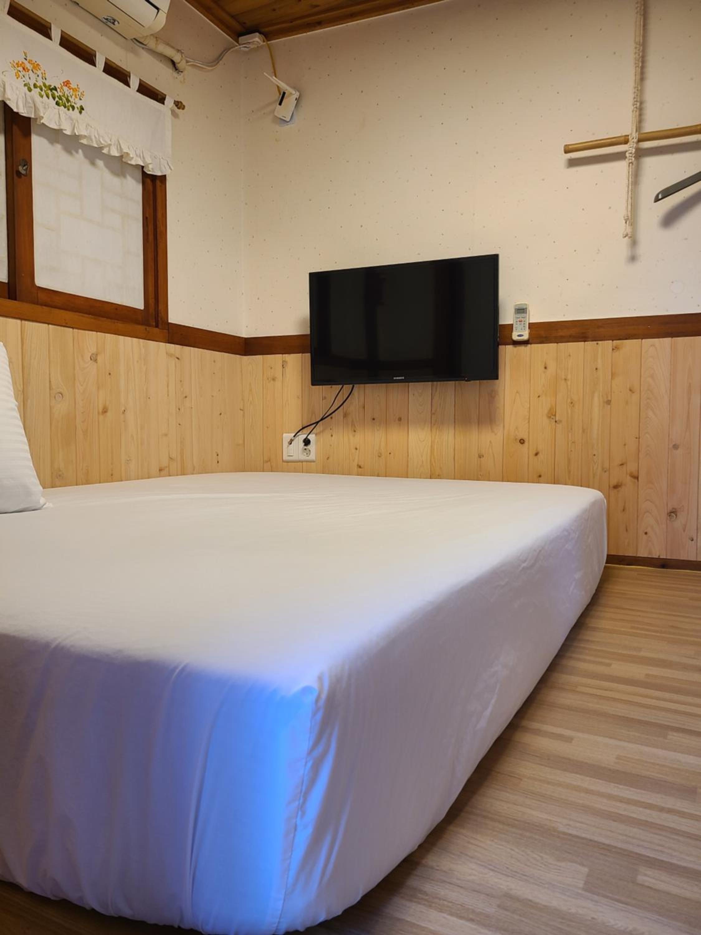 Small Single Room photo 3