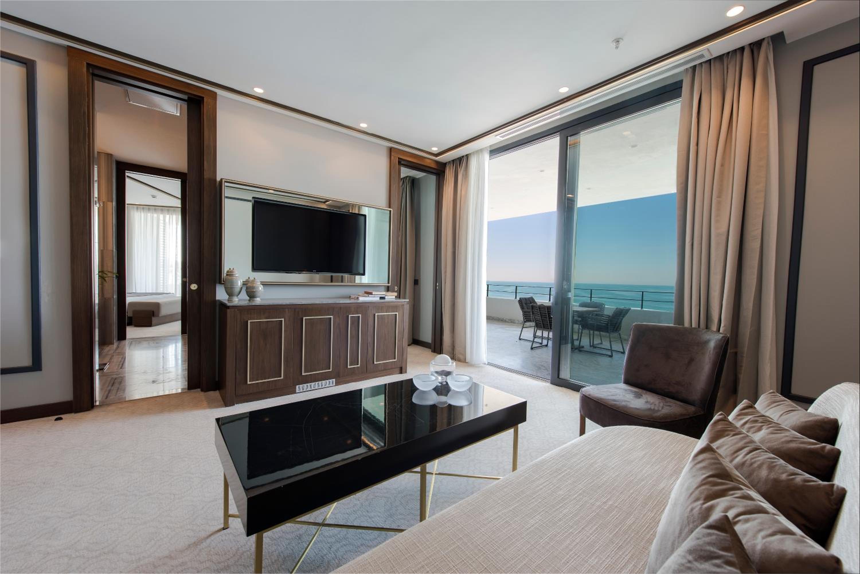 Master Suite with Sea View - Photo 2