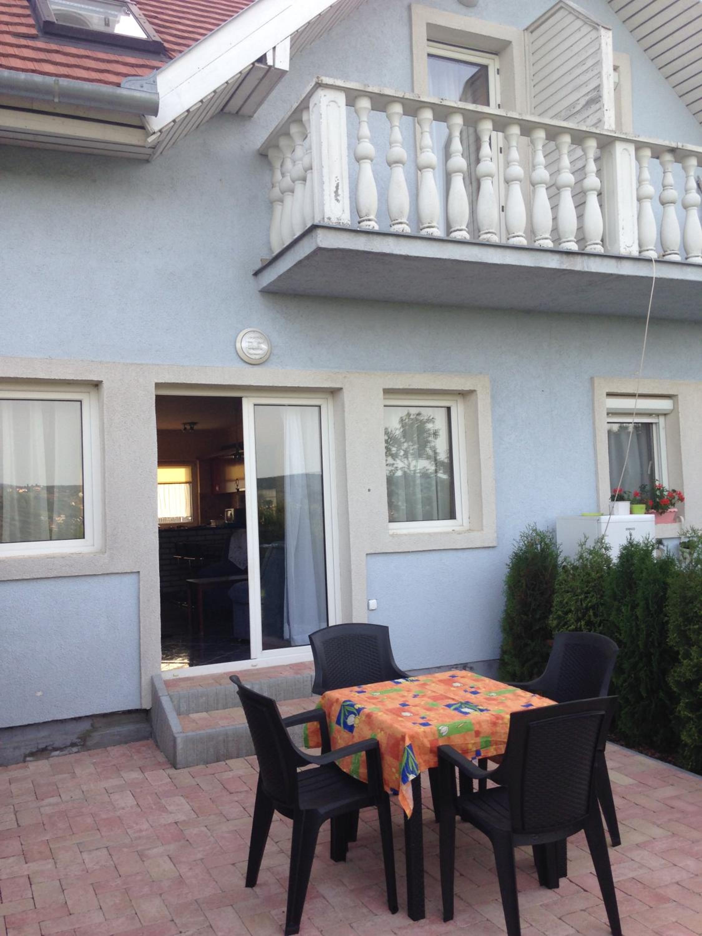 Apartment - Split Level - Photo 6