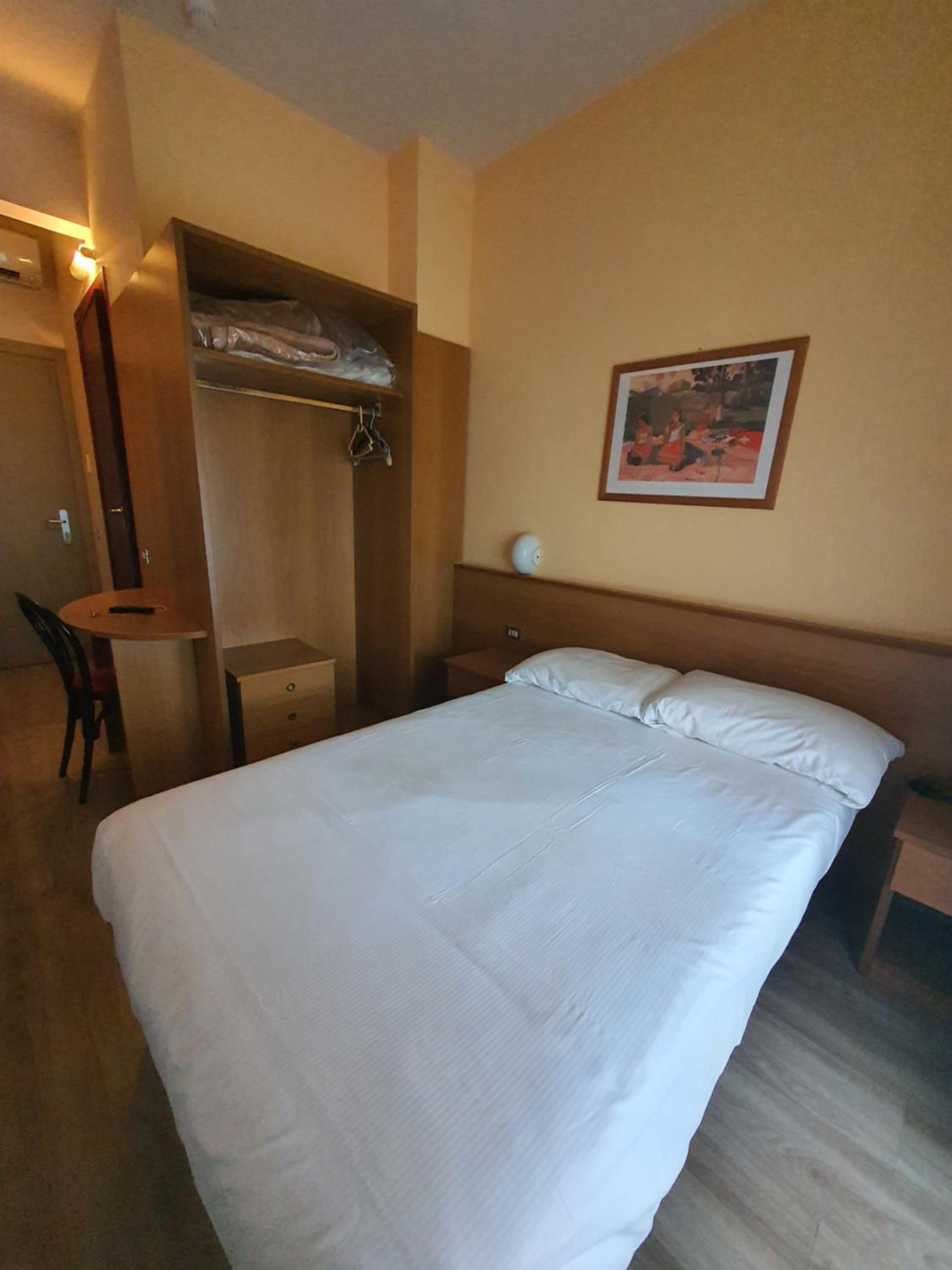 Small Double Room photo 2