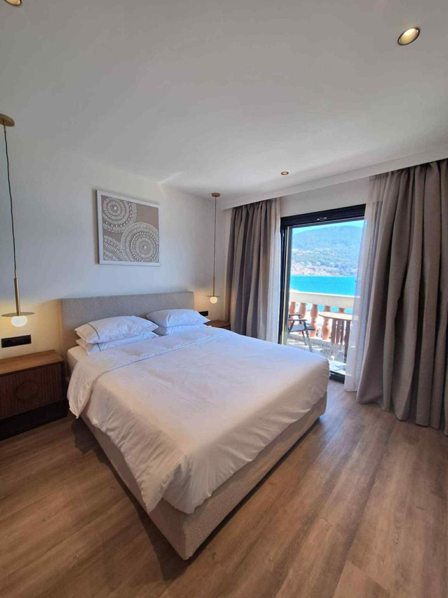Deluxe Suite with Sea View