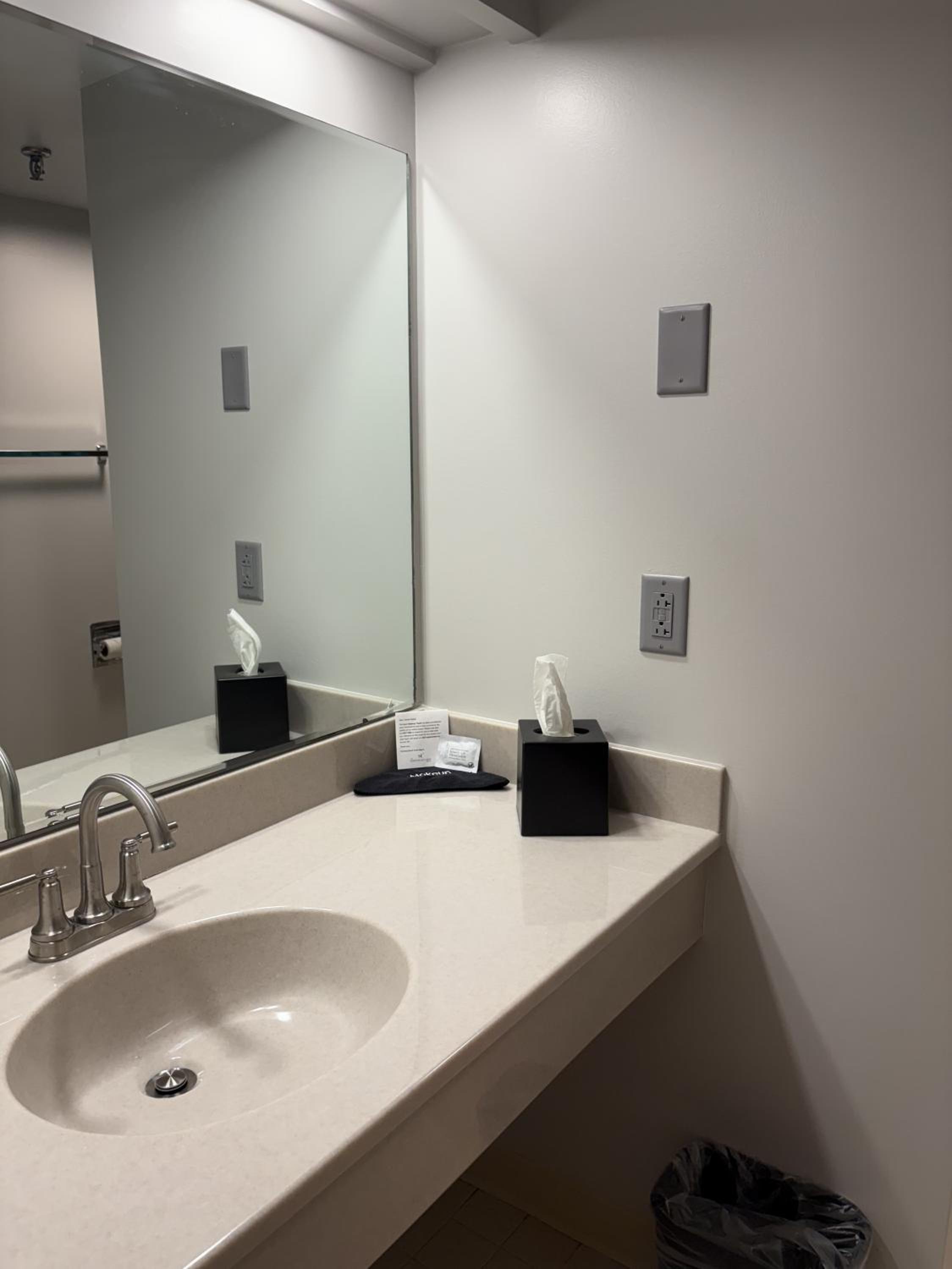 Queen Room - Disability Access photo 3
