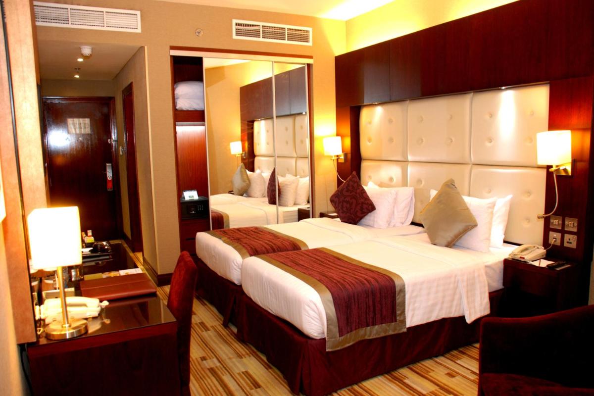 Deluxe Double Room with Balcony photo 2