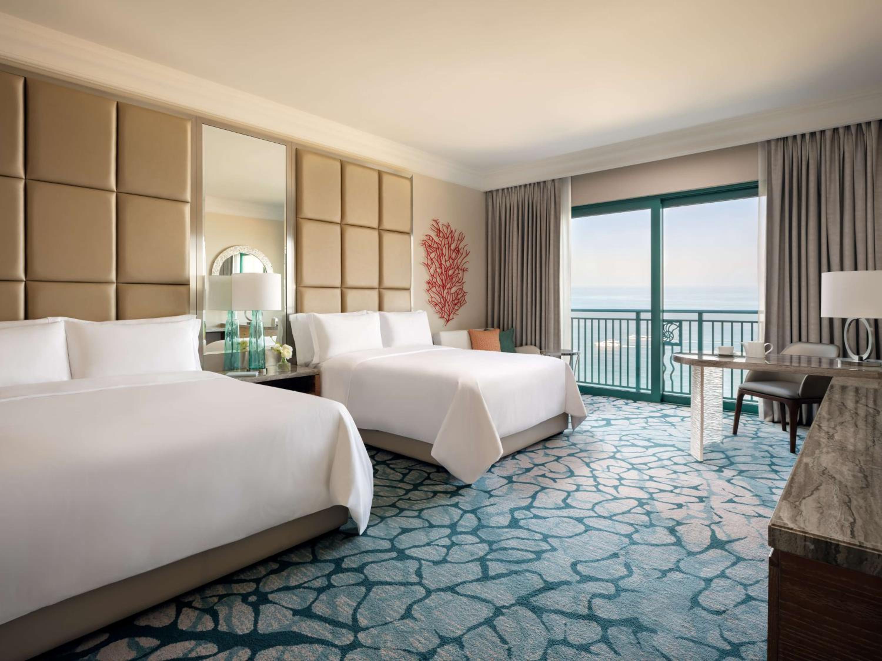 Queen Room with One Queen Bed (Non Smoking)