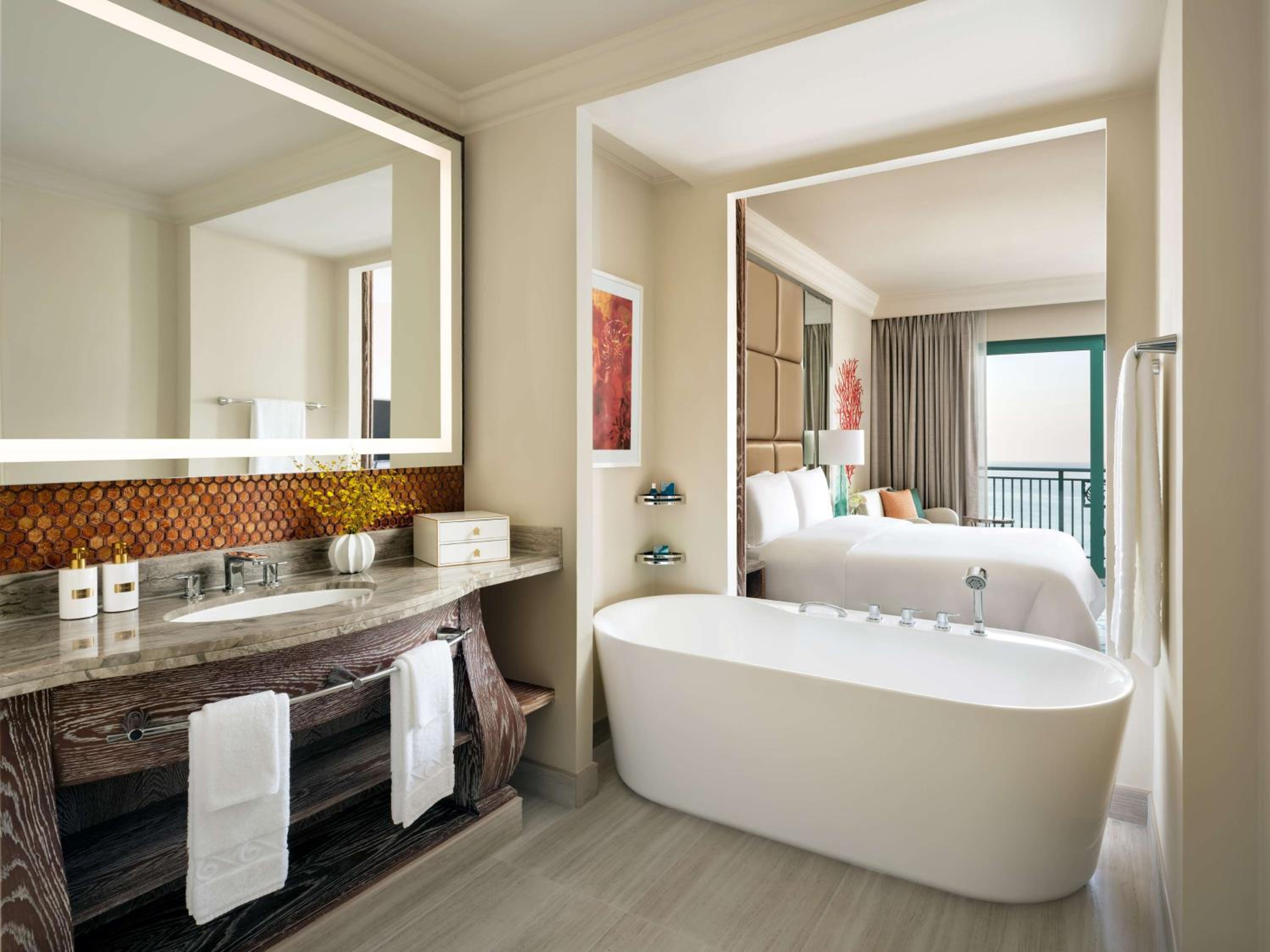 King Room with One King Bed (Non Smoking)