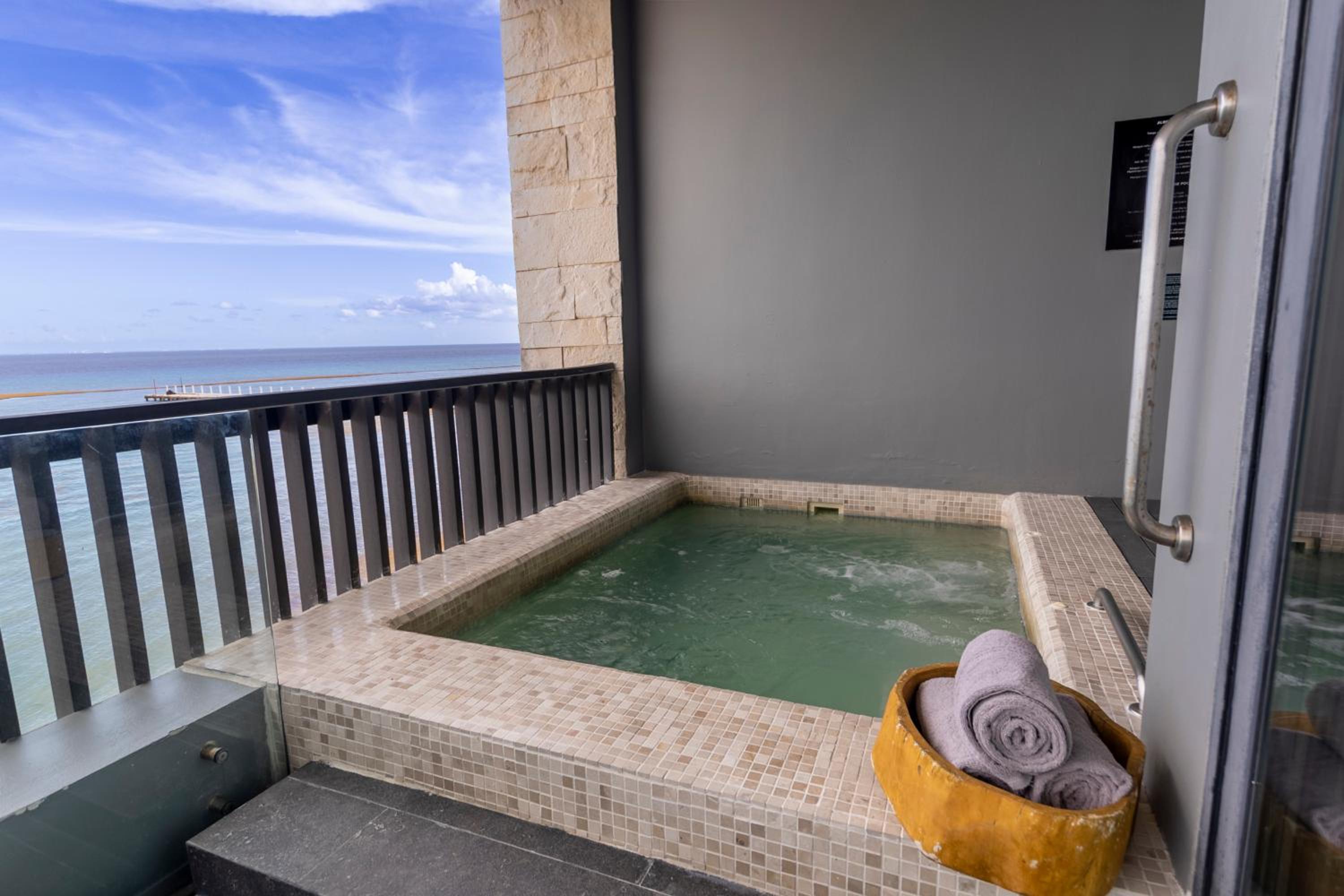 The Presidential Suite photo 3