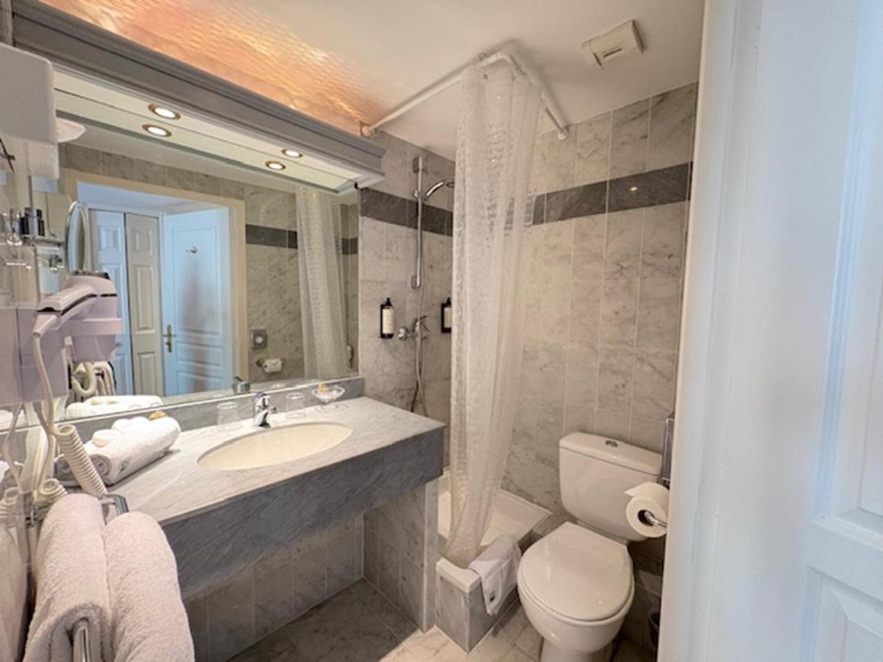 Small Economy Room photo 3