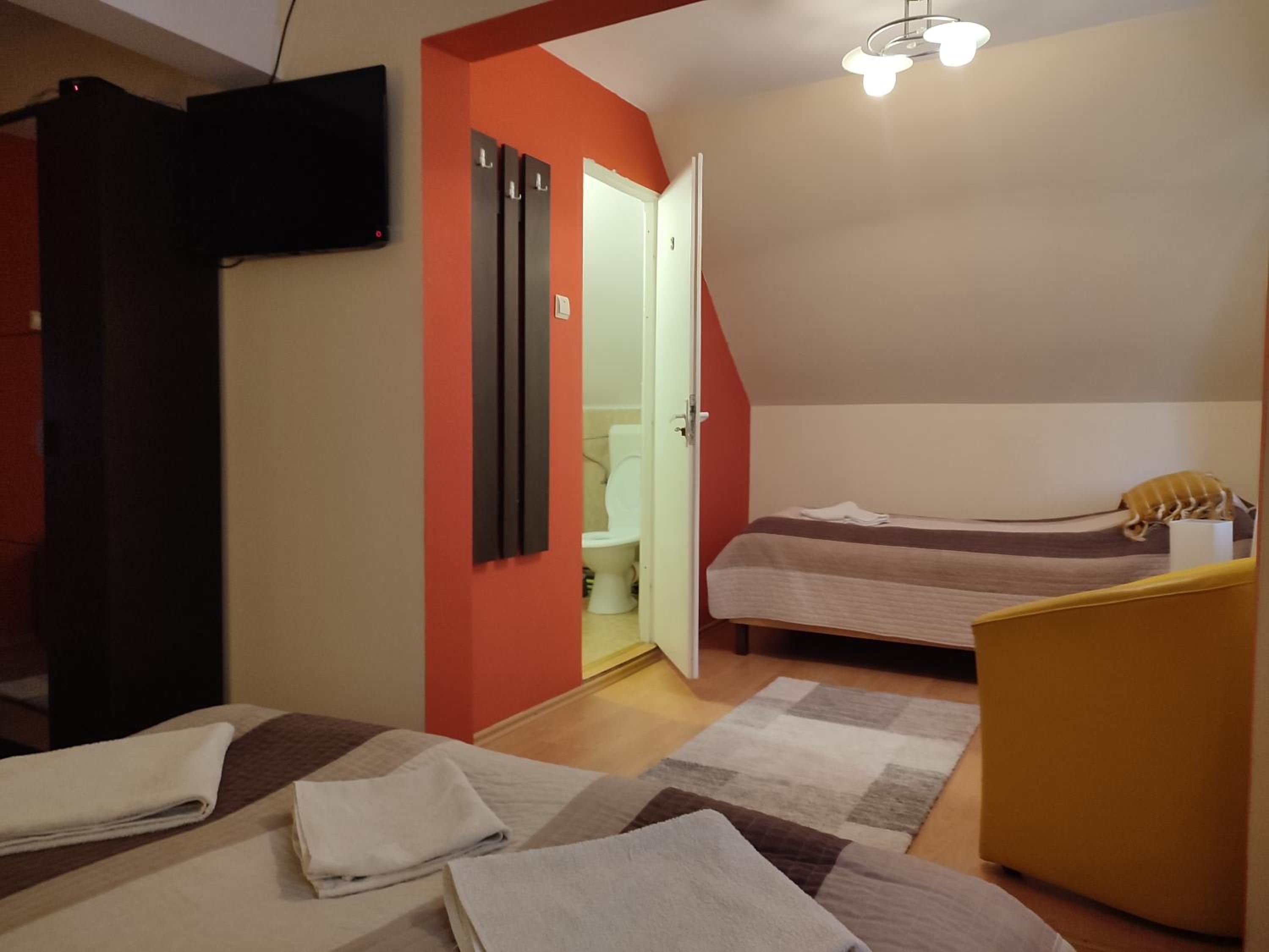 Triple Room with Private Bathroom photo 1