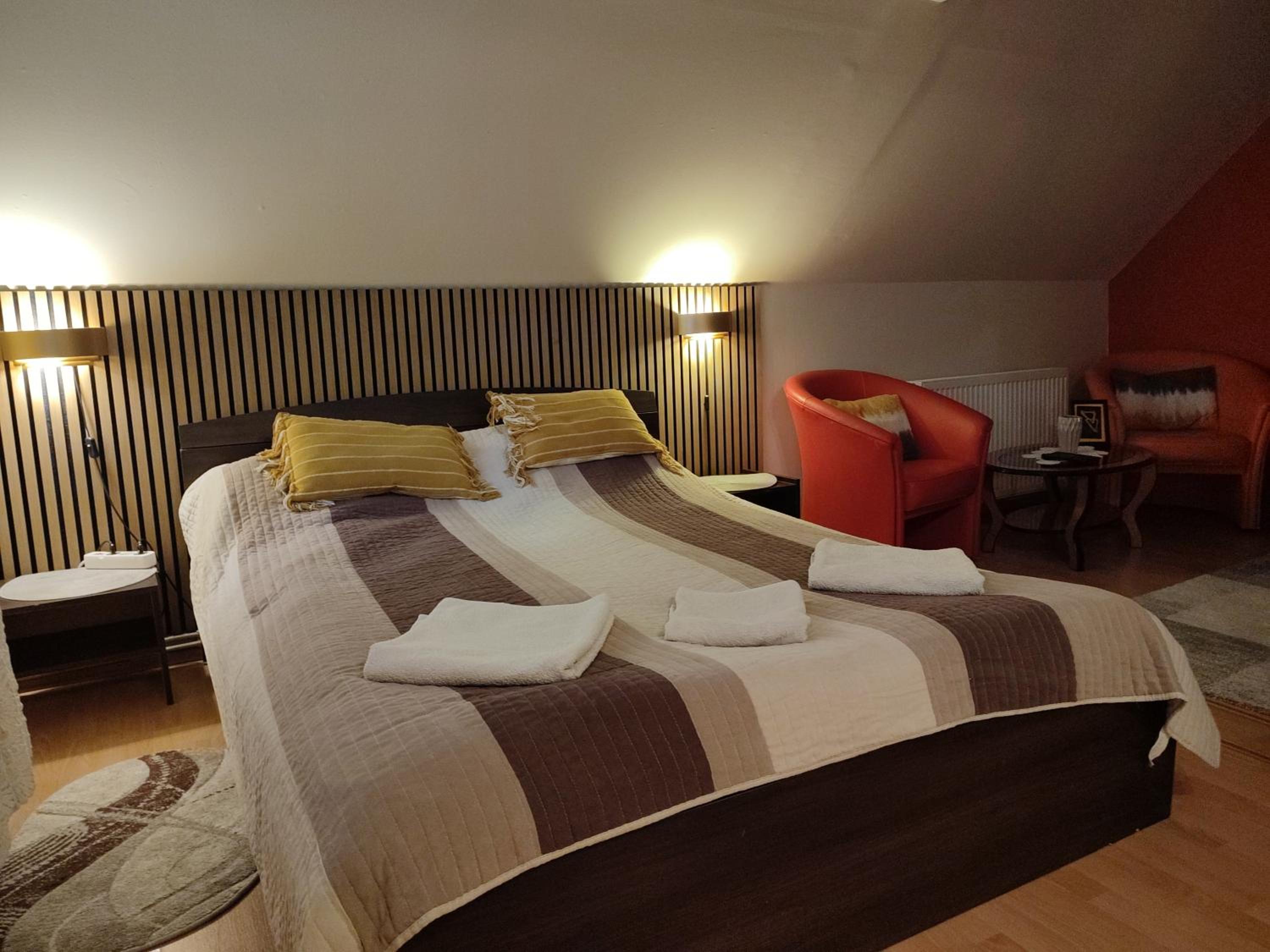 Triple Room with Private Bathroom photo 3
