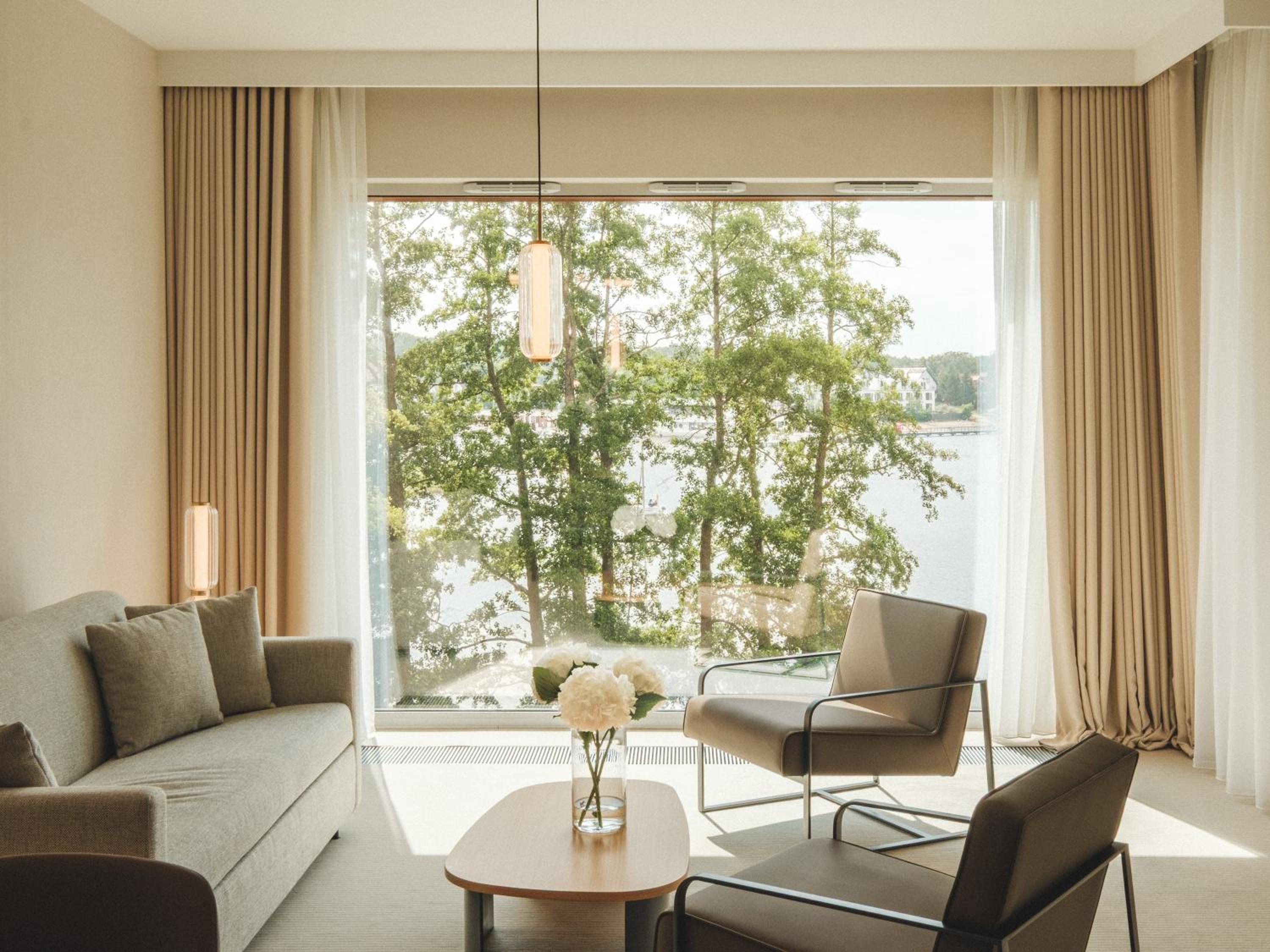 One-Bedroom Apartment with Lake View - Annex photo 1