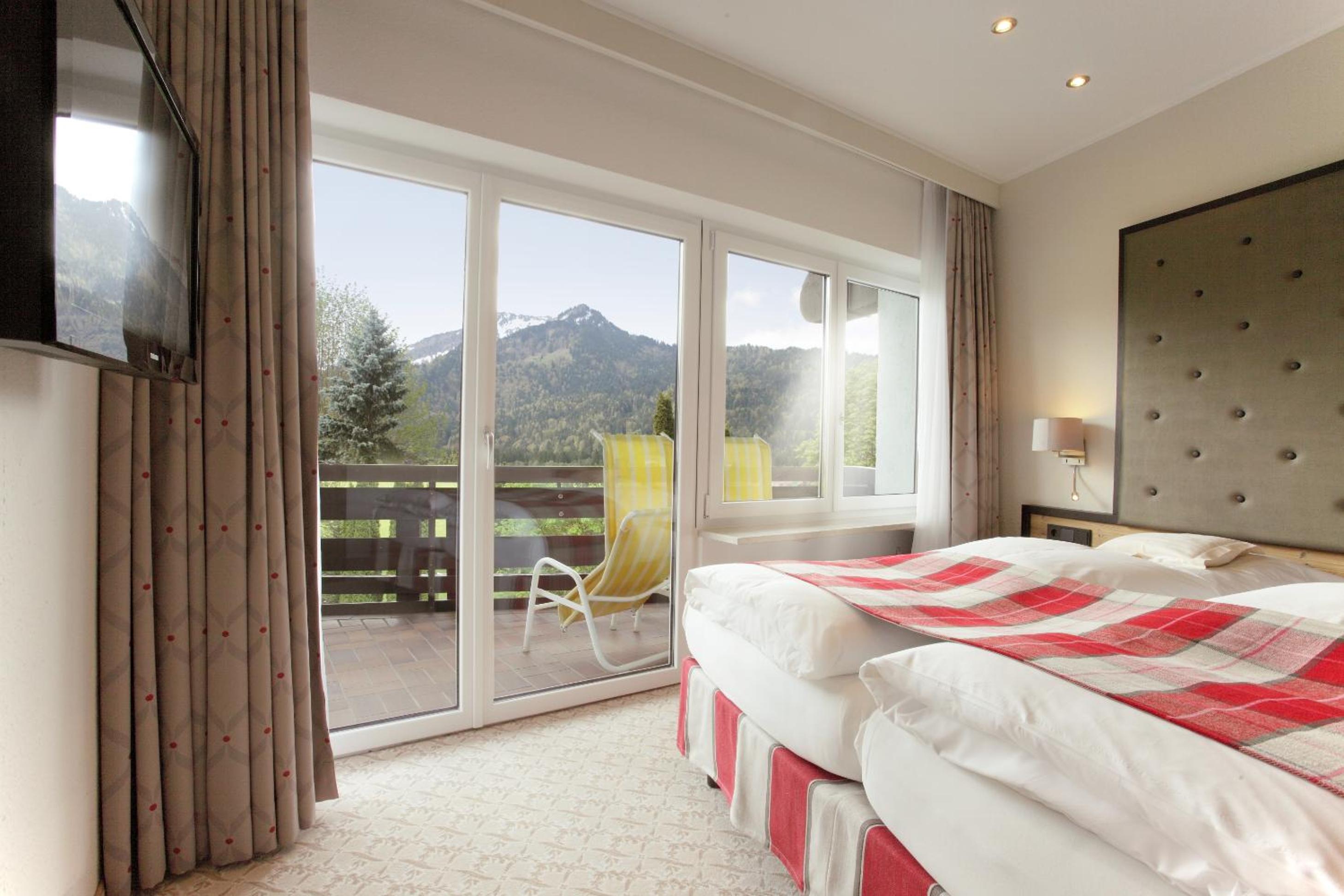 Family Apartment with Mountain View