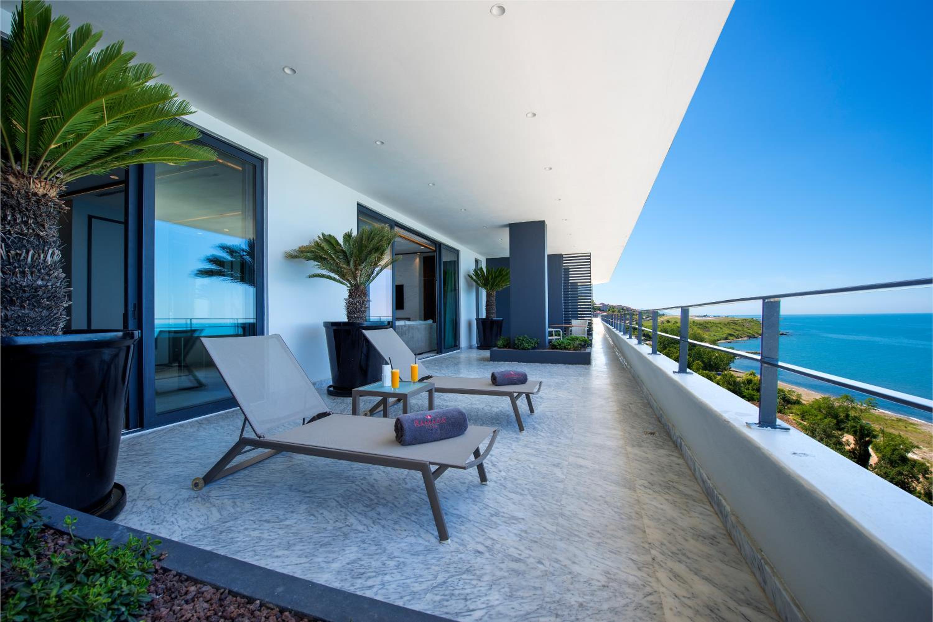 Master Suite with Sea View - Photo 4
