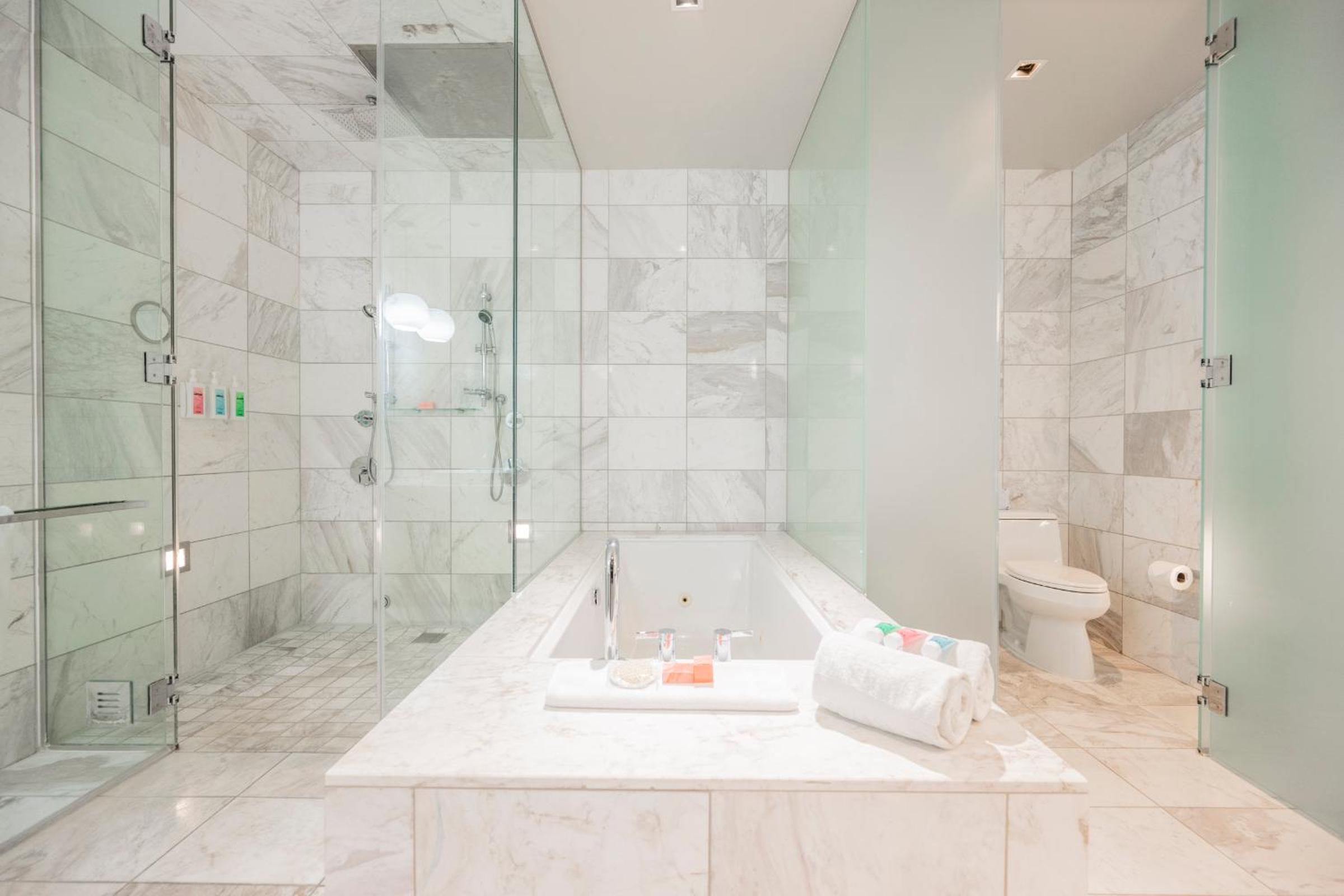 Luxurious Penthouse | Full Strip View & Private Balcony photo 3