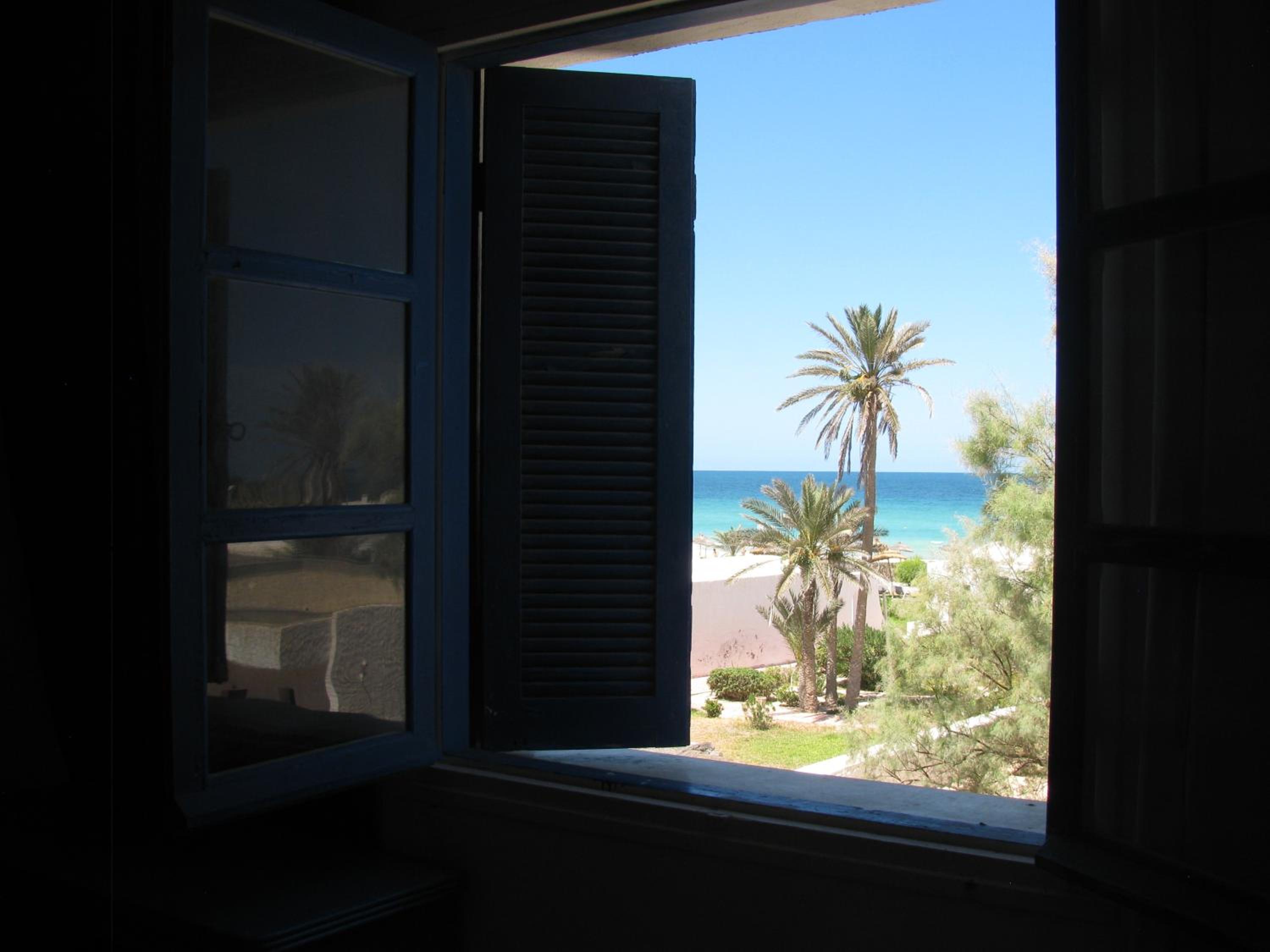 Family Room with Balcony photo 2