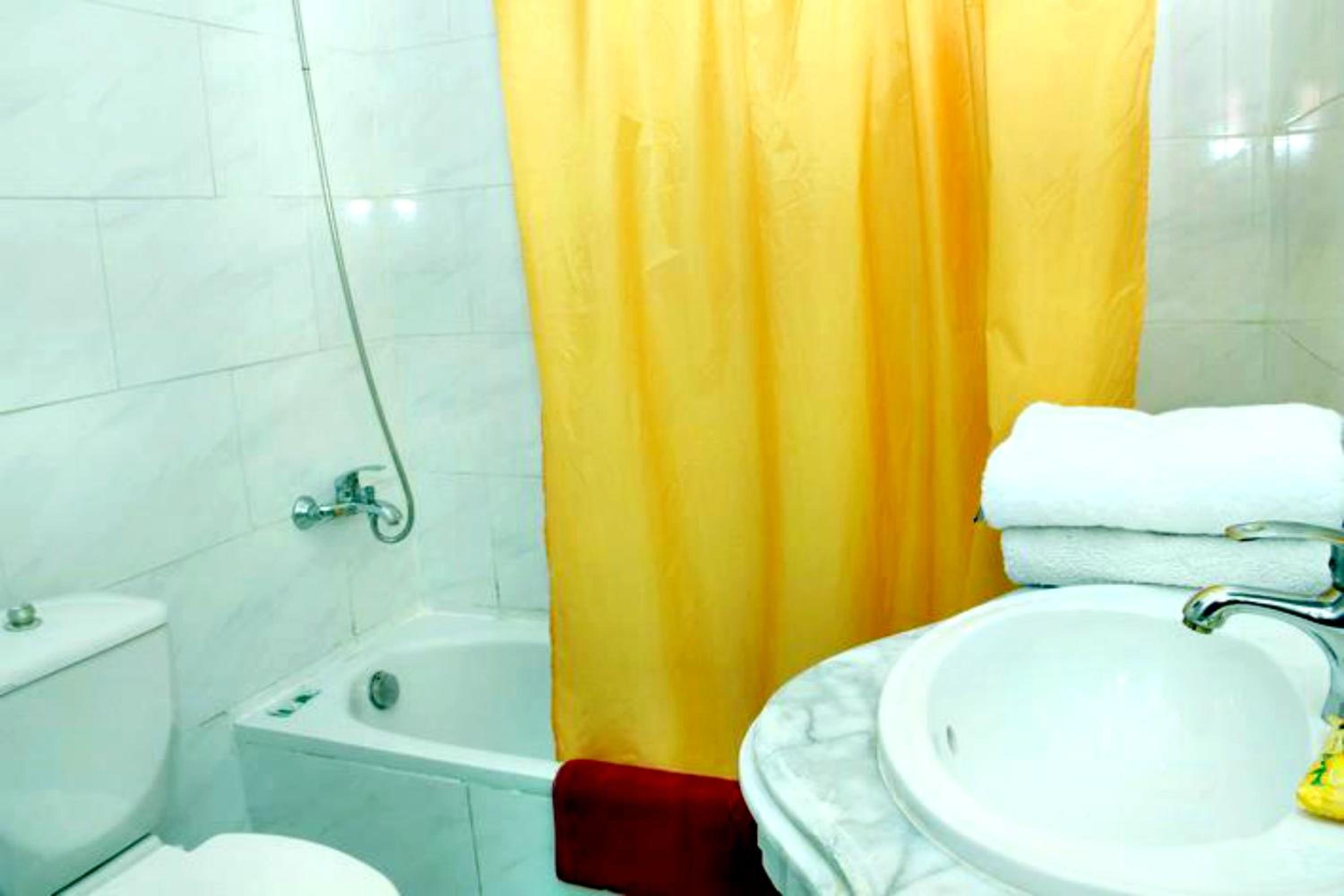 Standard Twin Room - Photo 2