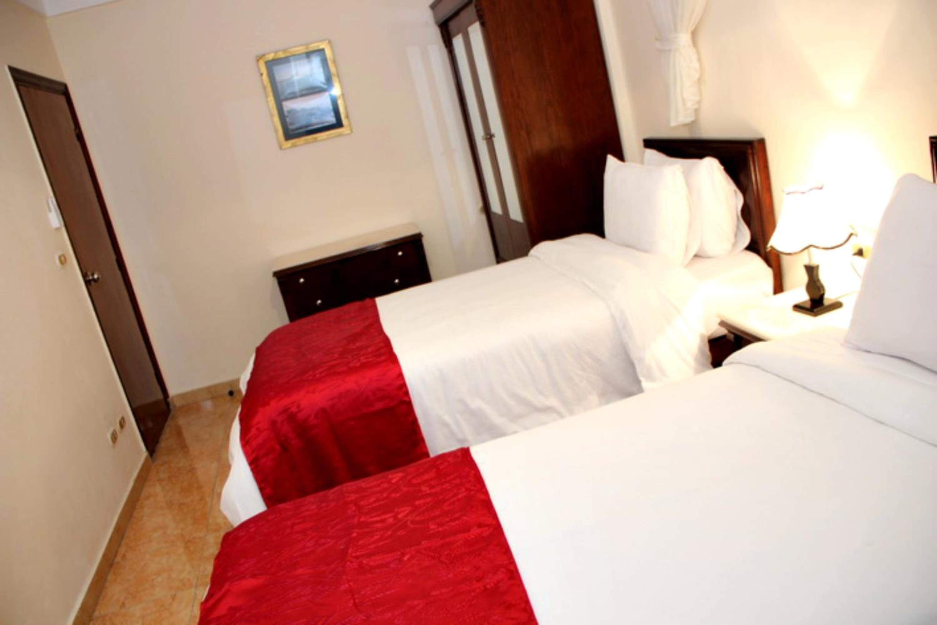 Standard Twin Room - Photo 4
