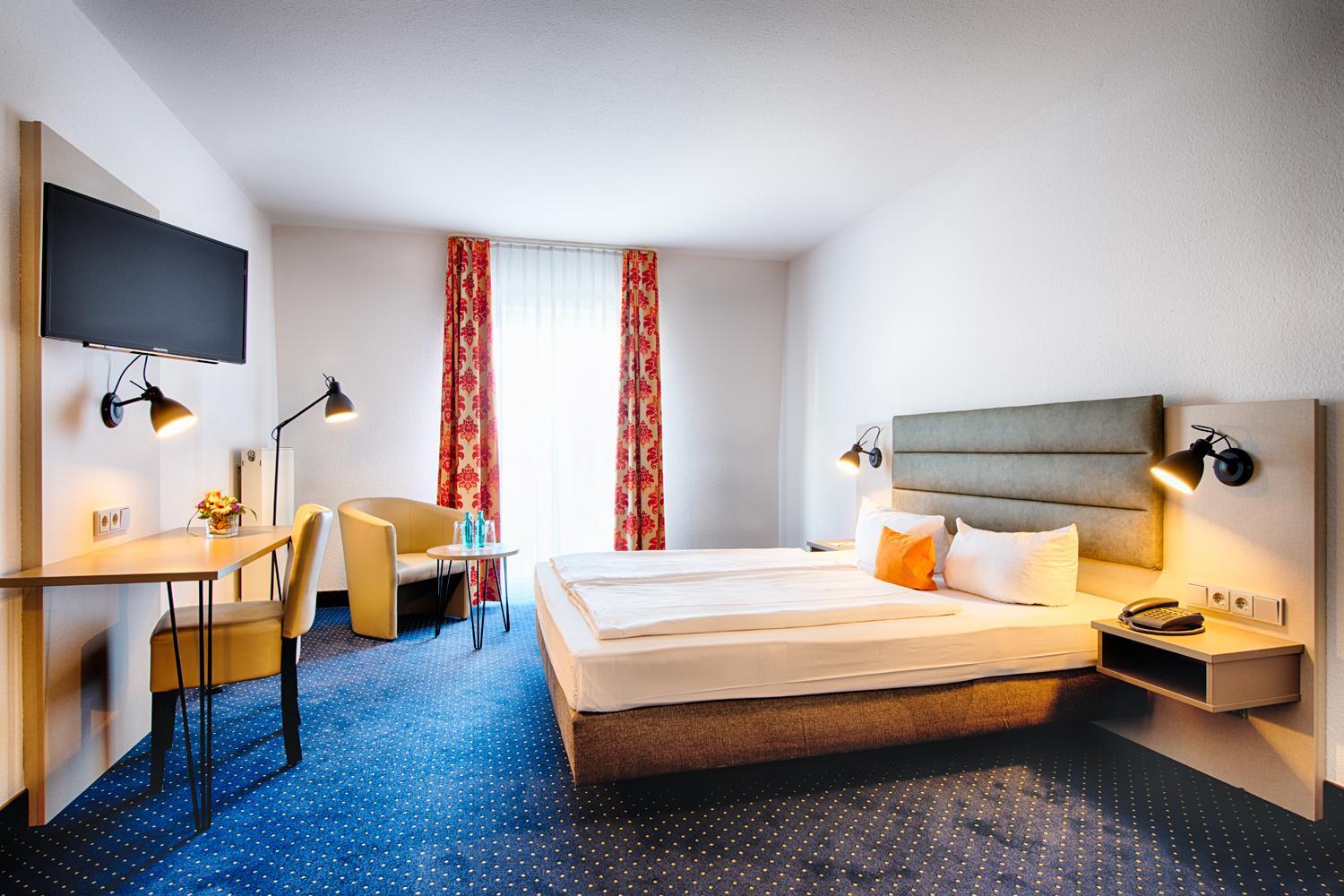 Business Twin Room - Photo 3