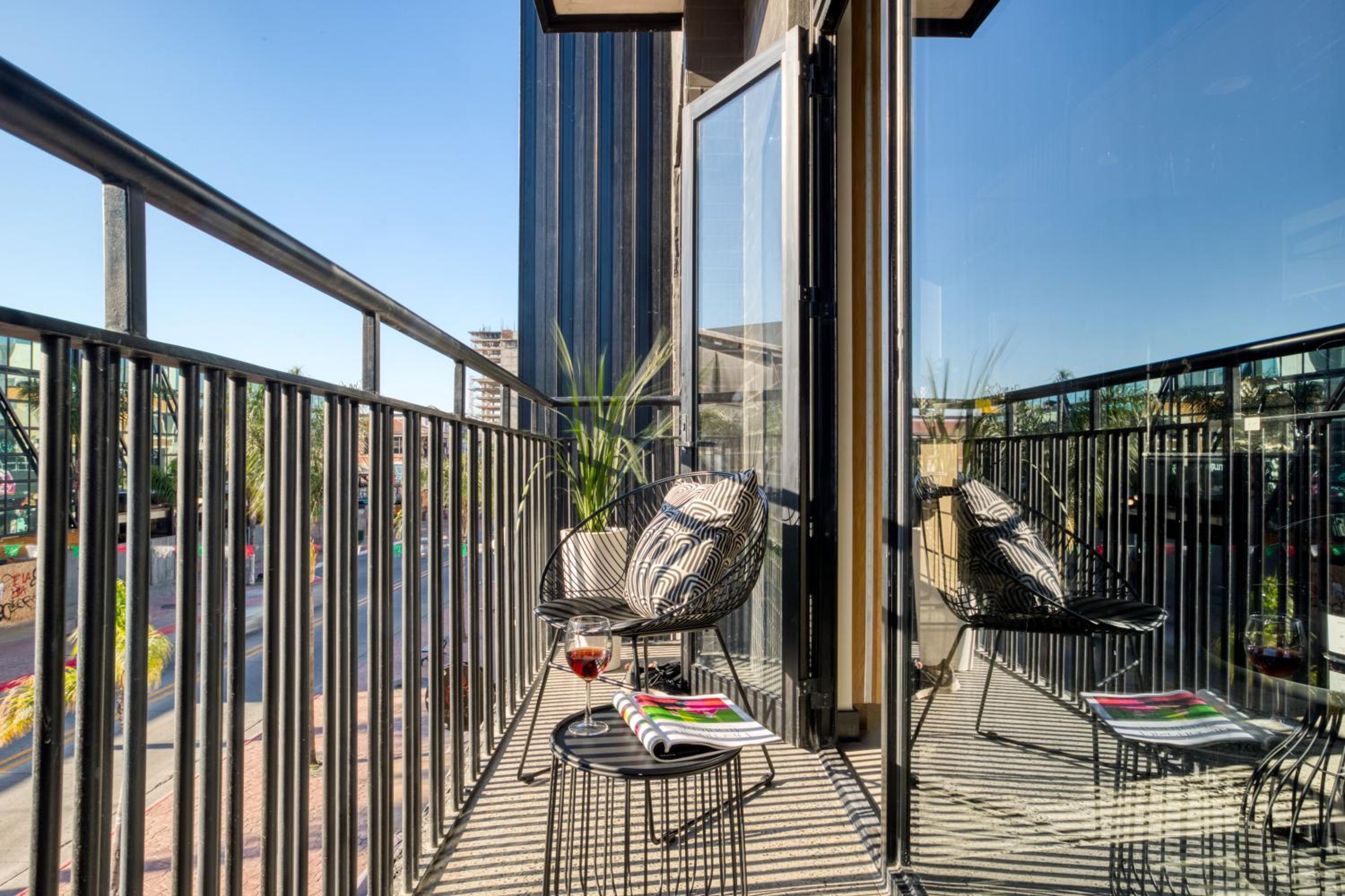 Apartment with Balcony photo 3