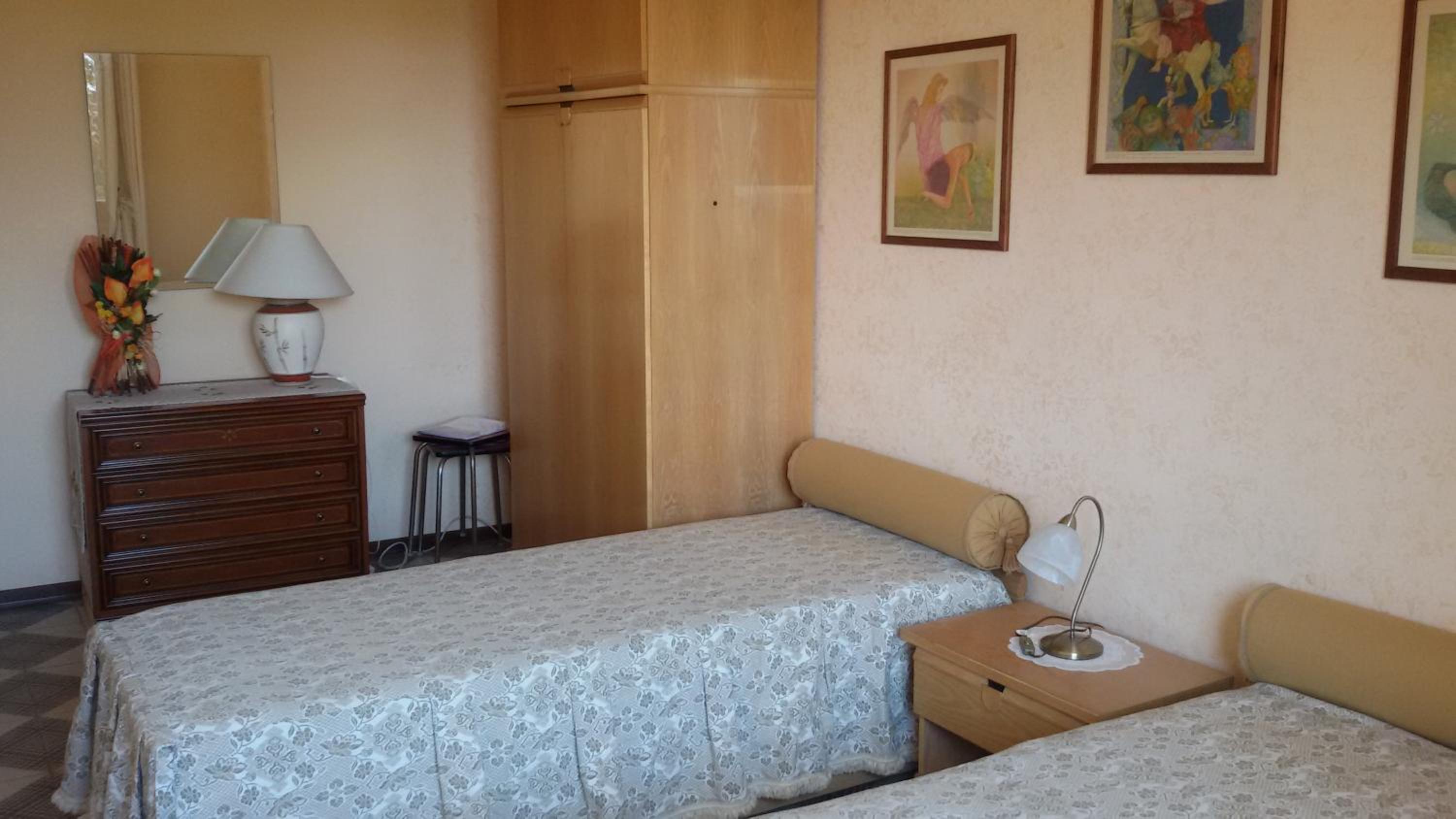 Economy Triple Room With Shared Bathroom photo 1