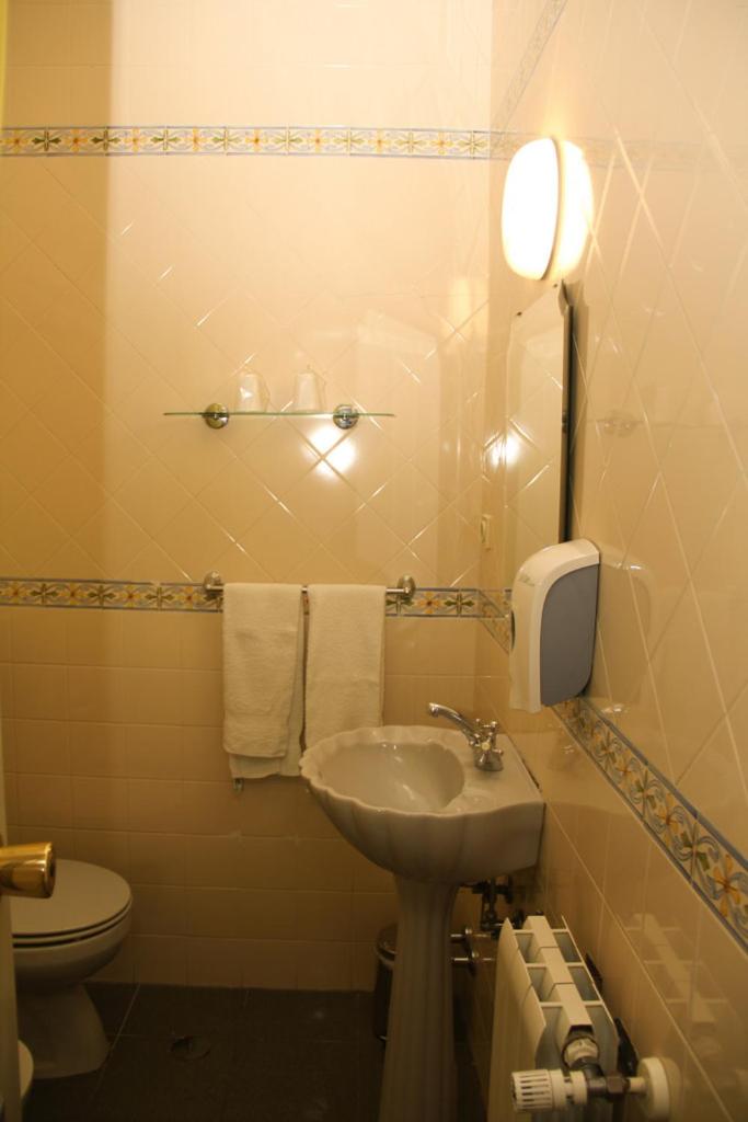 Standard Twin Room photo 2
