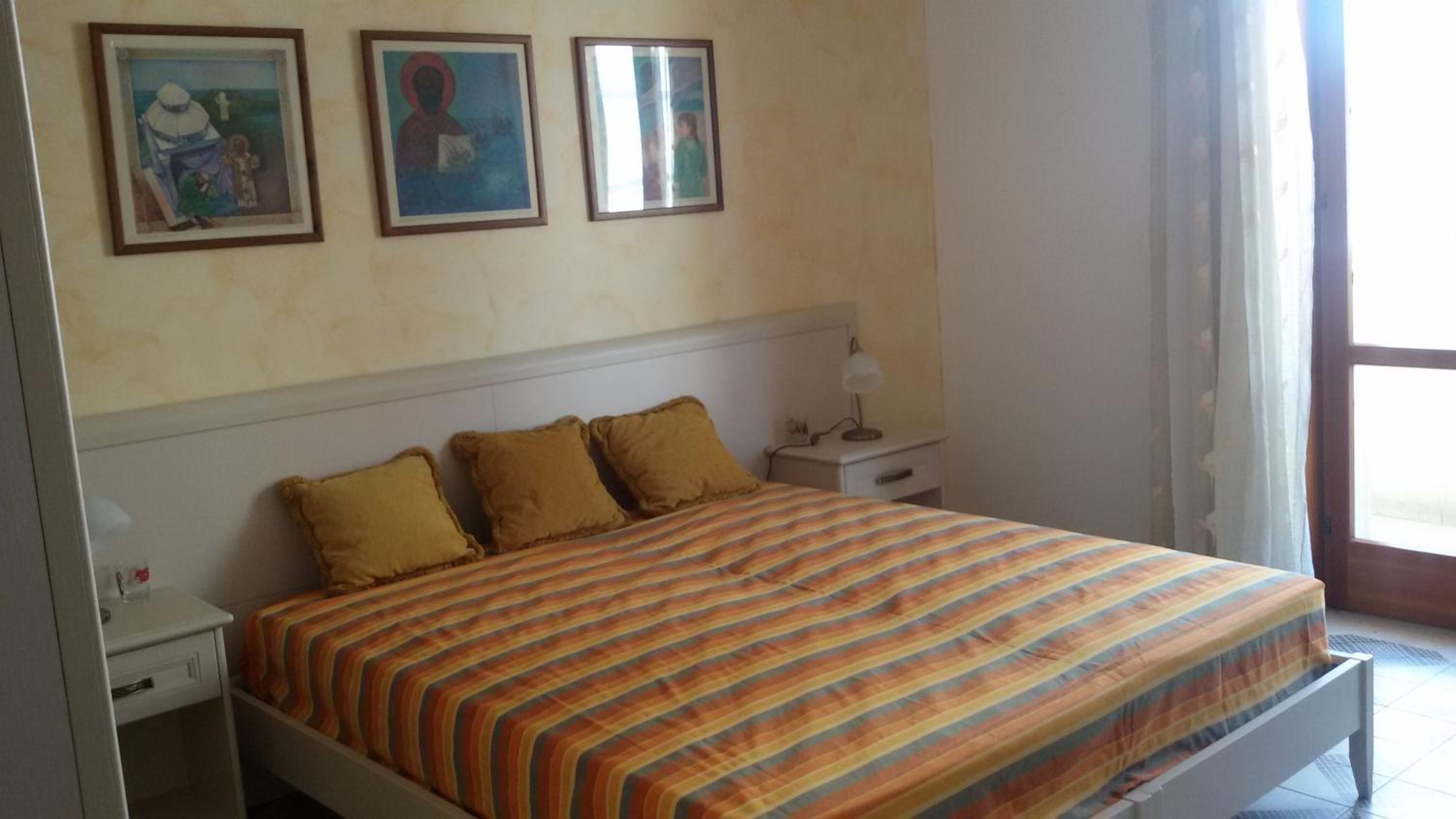 Basic Triple Room With Shared Bathroom photo 1