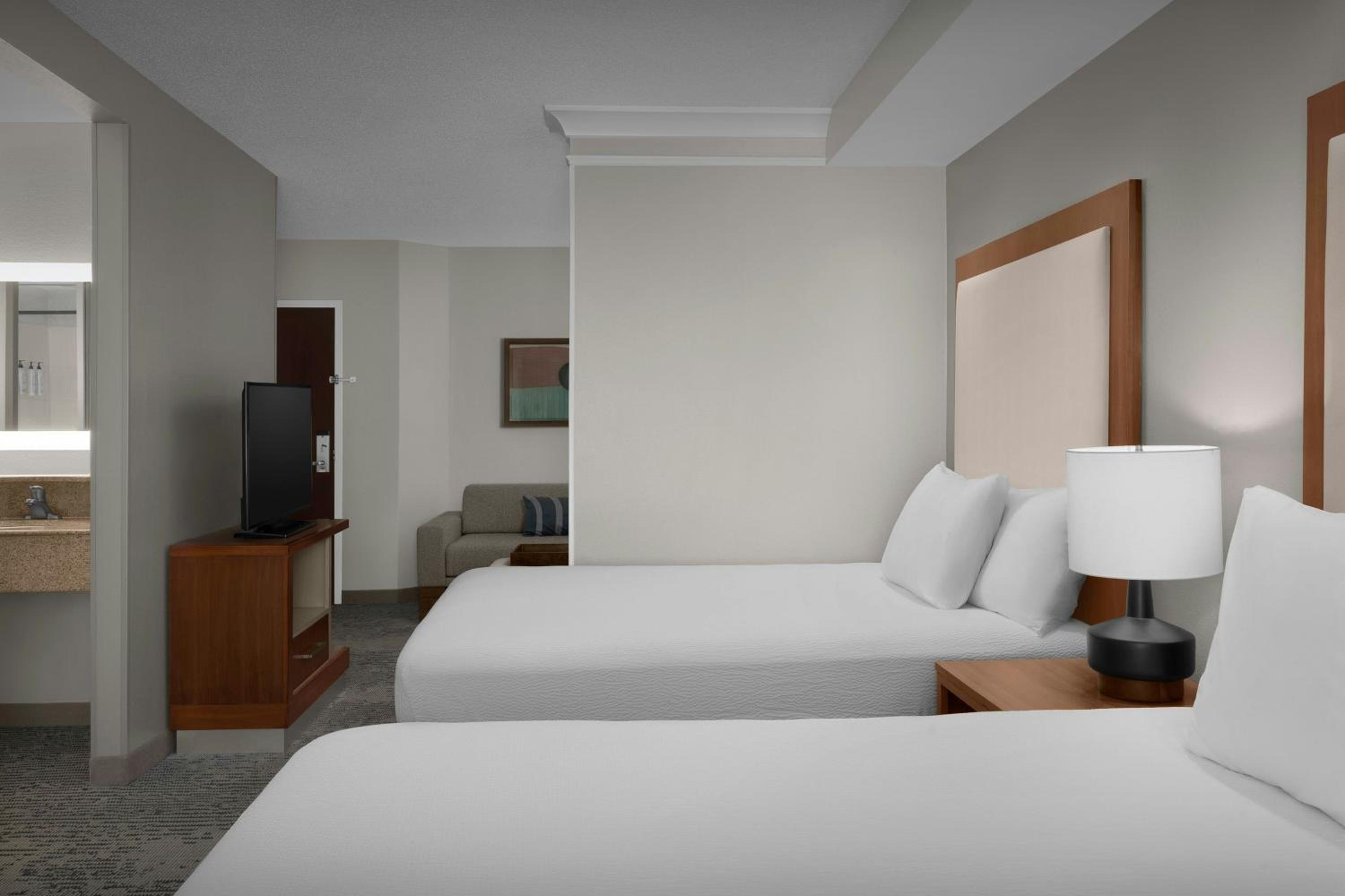 Queen Suite with Two Queen Beds, Bathtub and Trundle Sofa - Mobility Access/Hearing Accessible photo 1