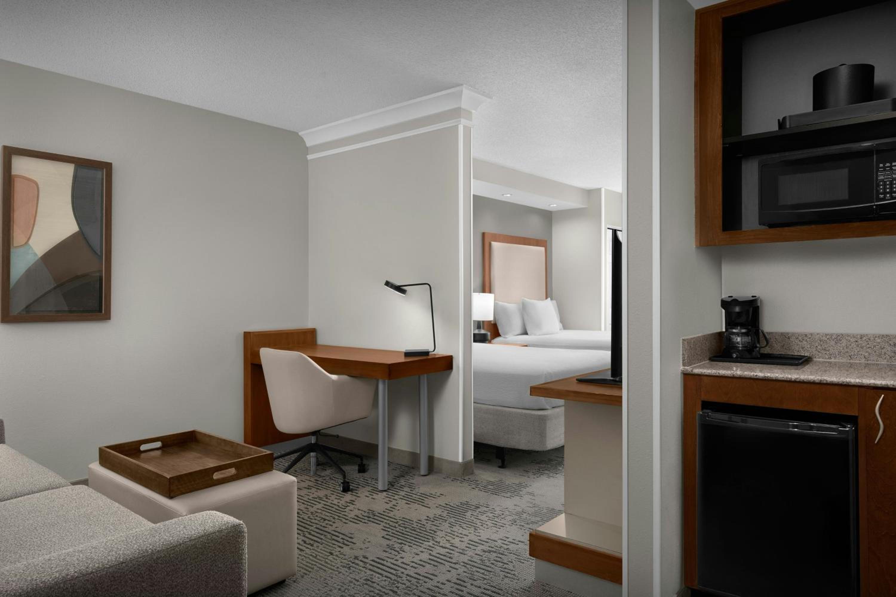 Queen Suite with Two Queen Beds, Bathtub and Trundle Sofa - Mobility Access/Hearing Accessible photo 3