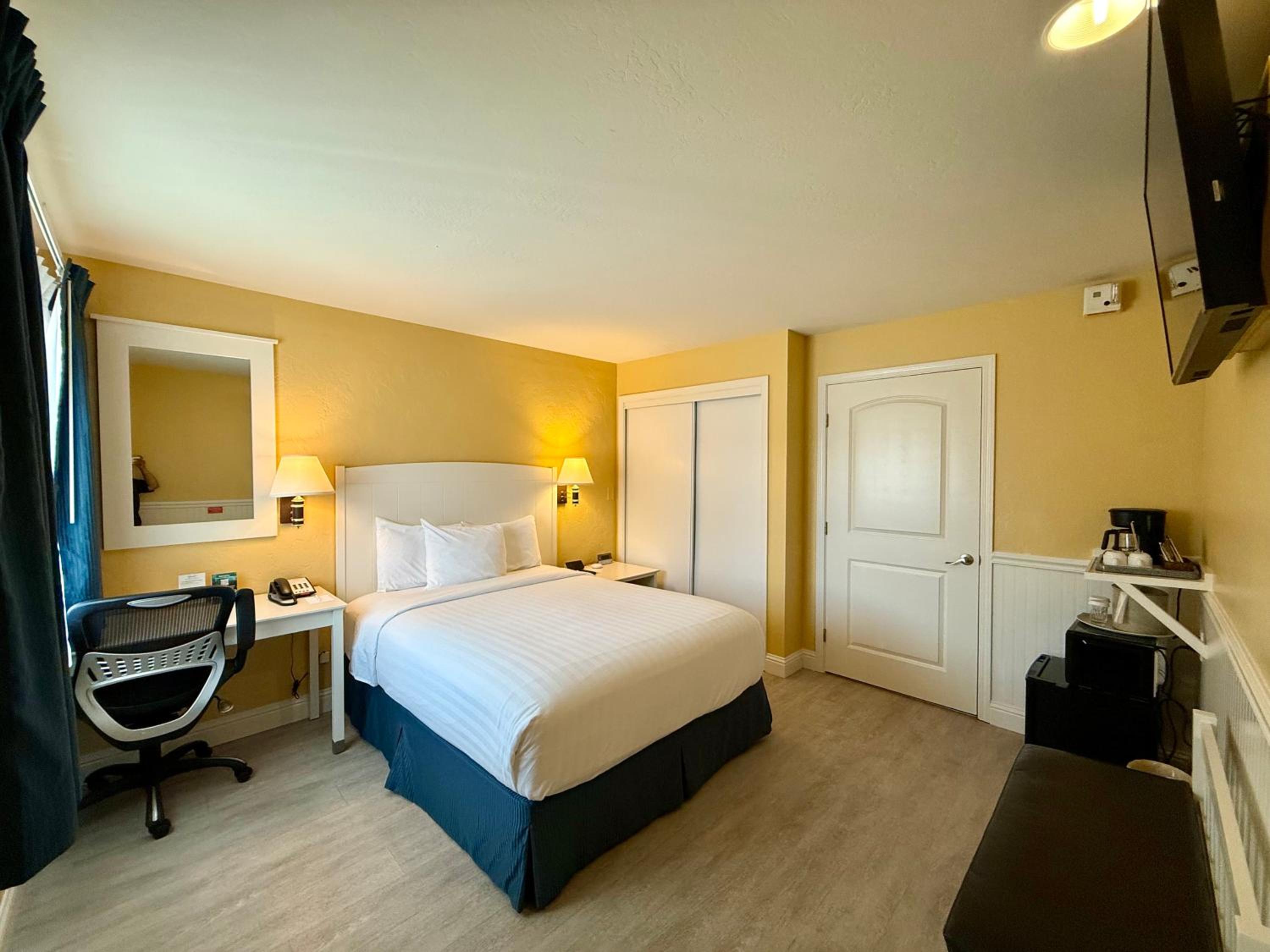 Queen Room - Disability Access photo 2