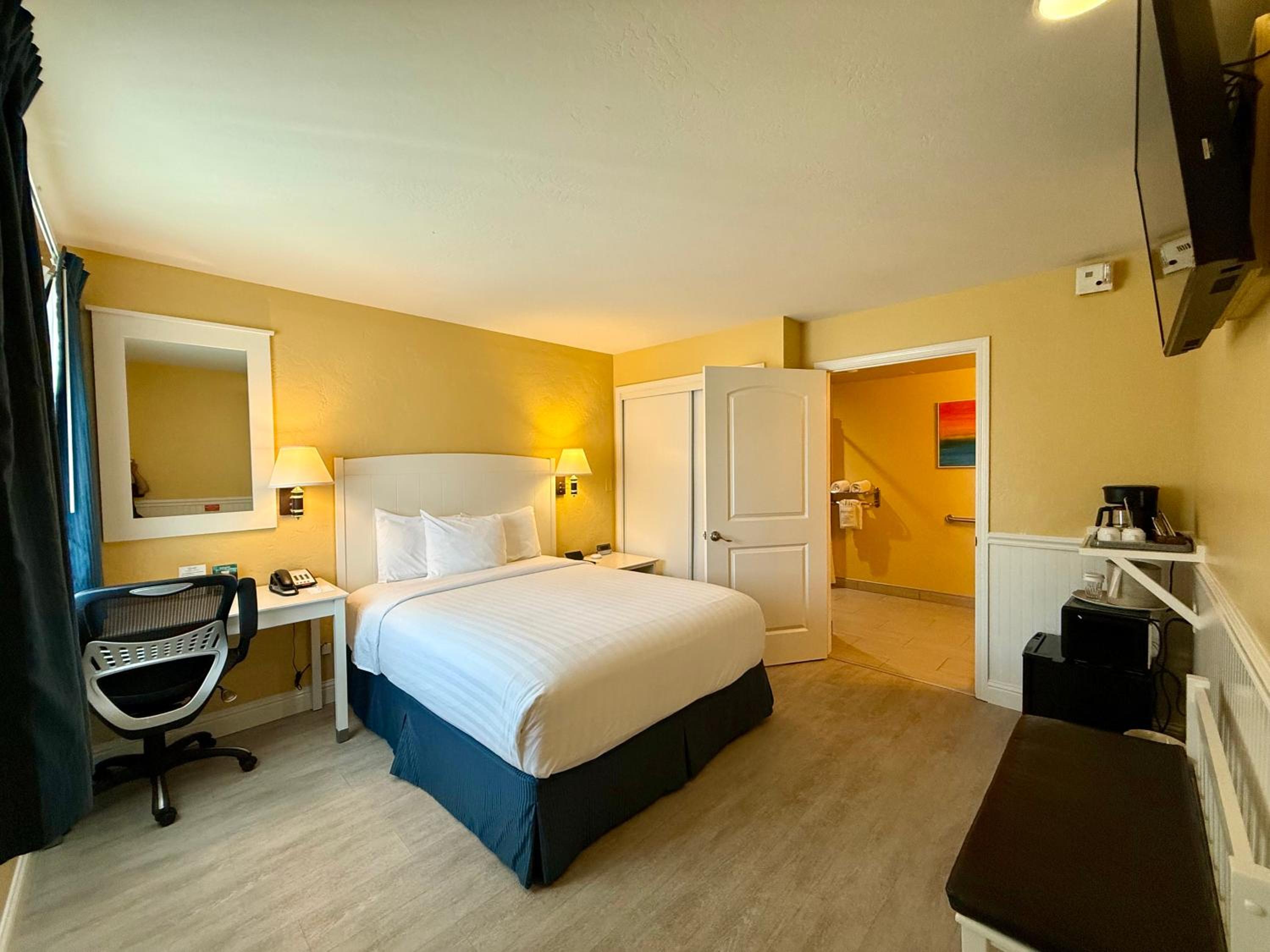 Queen Room - Disability Access photo 3