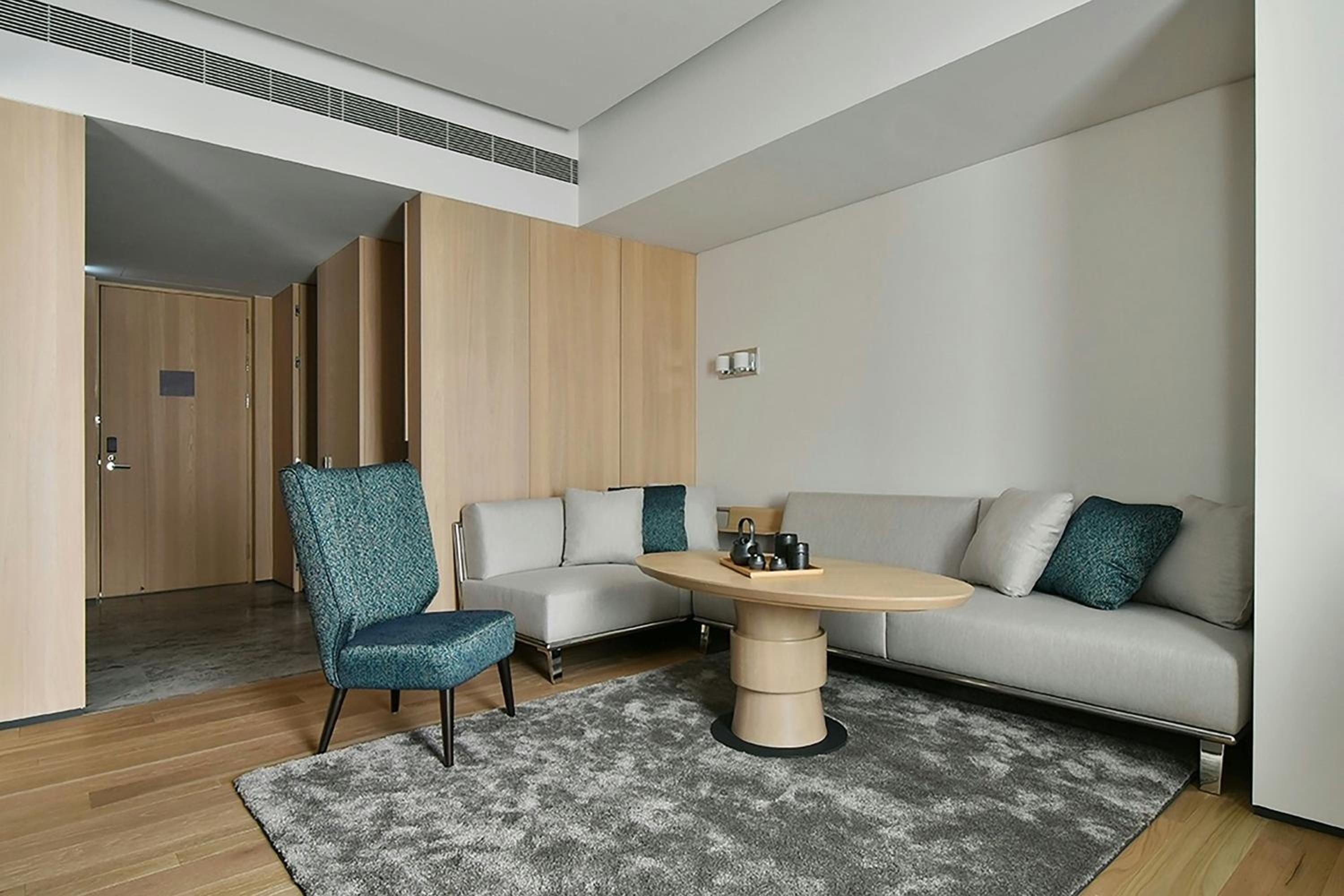 Junior King Suite with Sofa Bed and City View photo 3