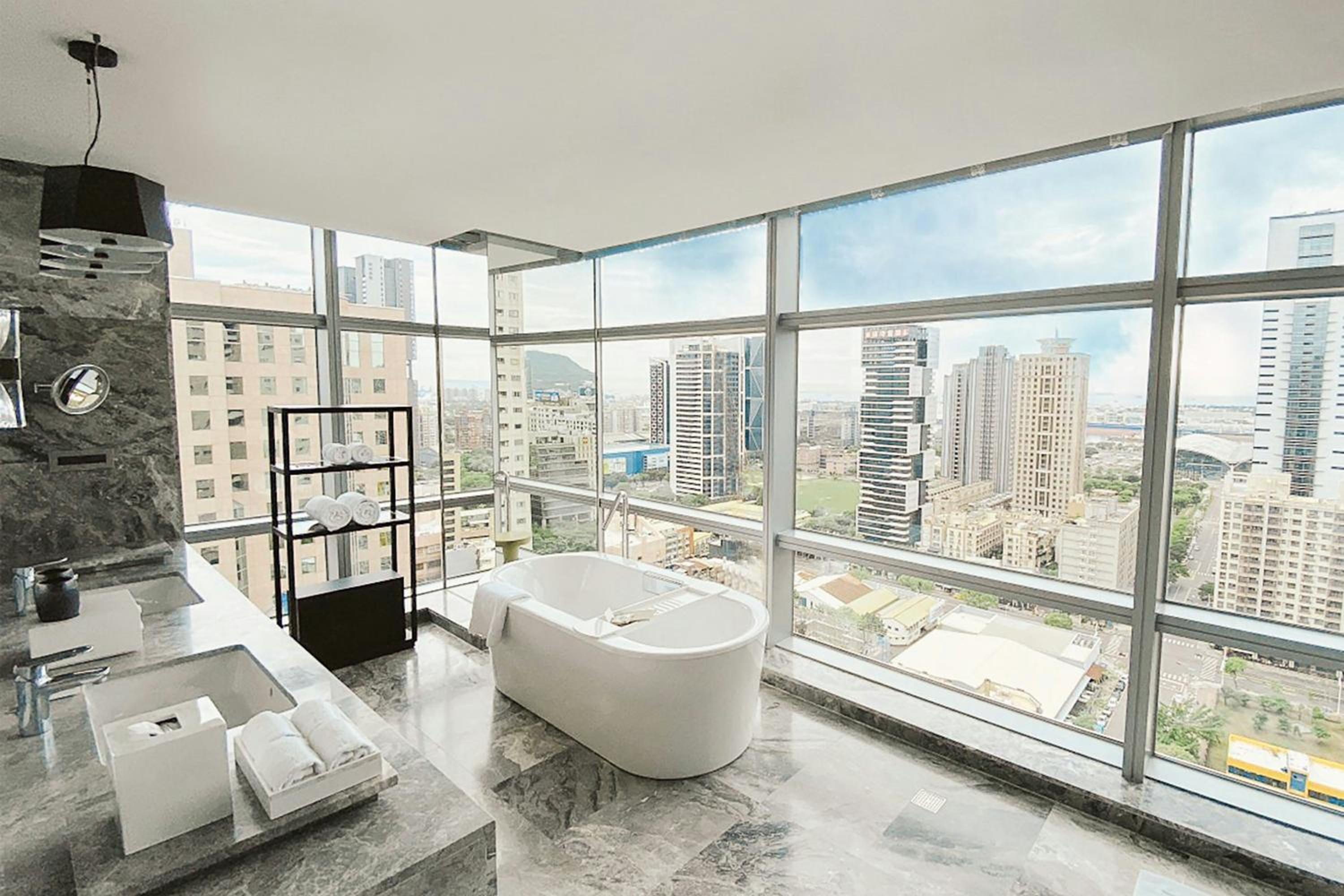 King Studio Room with City View photo 3