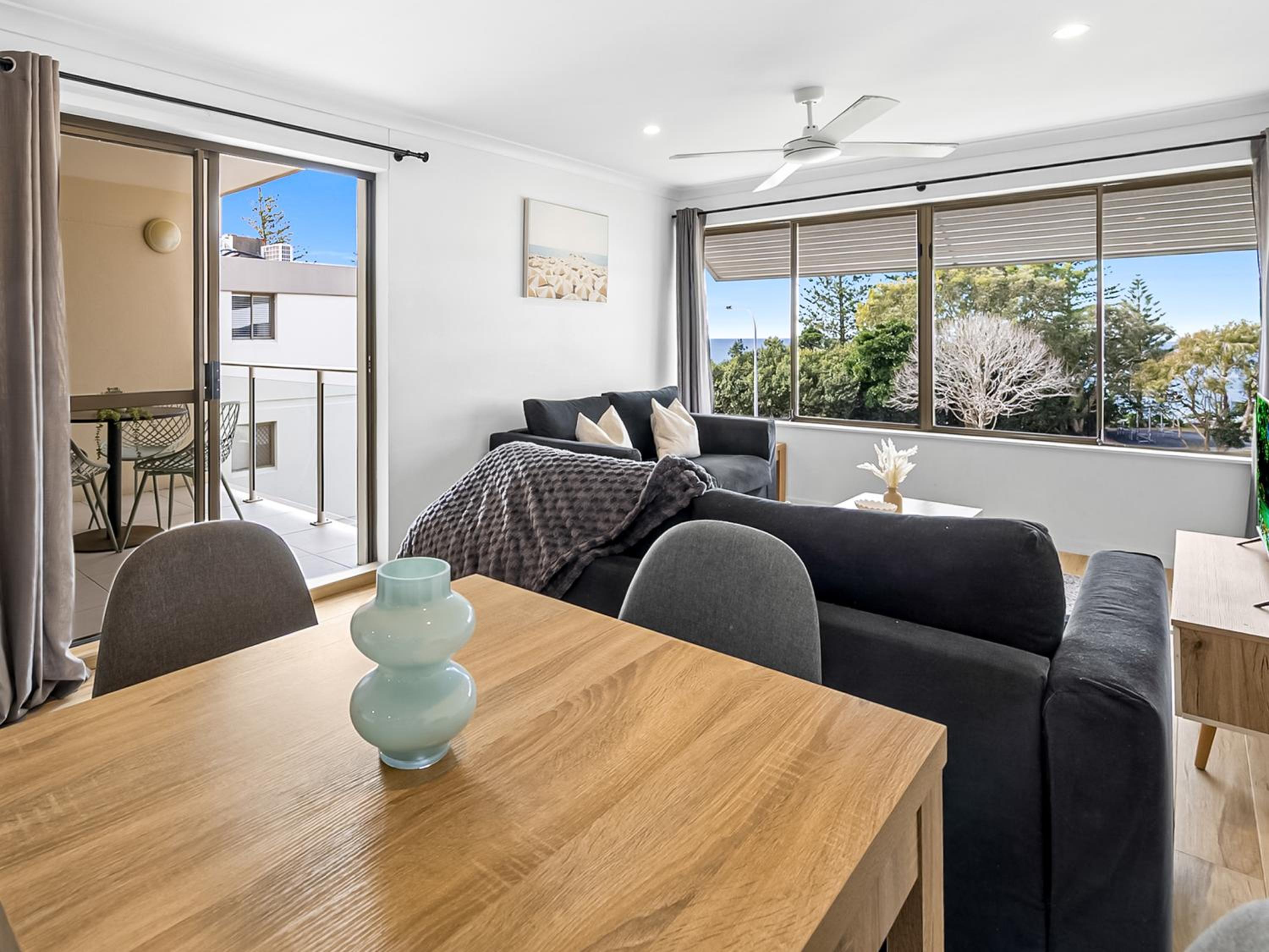 Beachside Views 2 Bedroom Family Apartment Mooloolaba photo 1