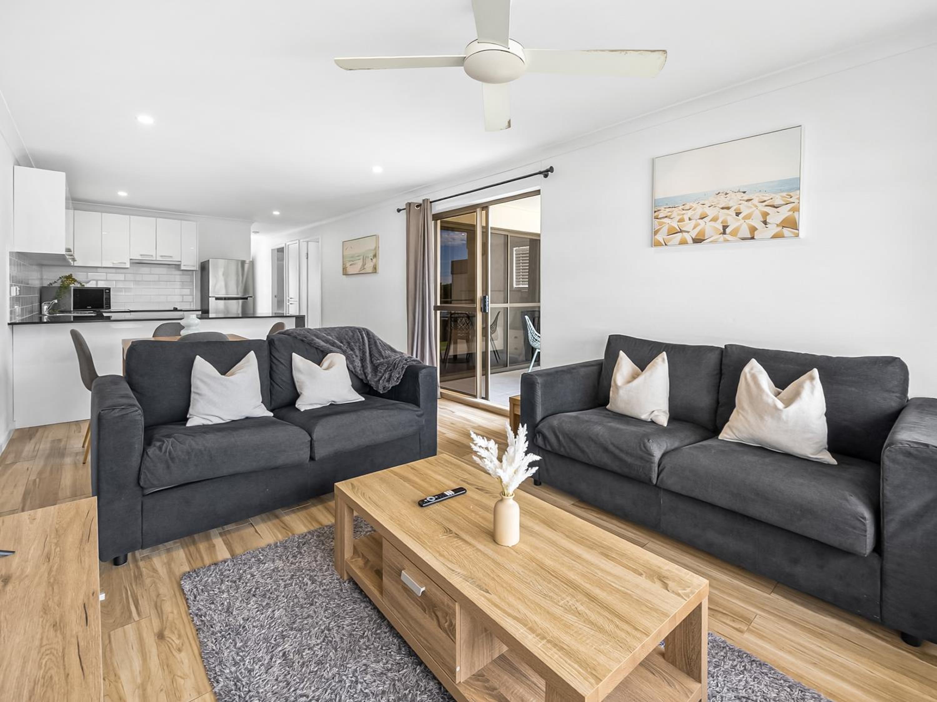 Beachside Views 2 Bedroom Family Apartment Mooloolaba photo 3