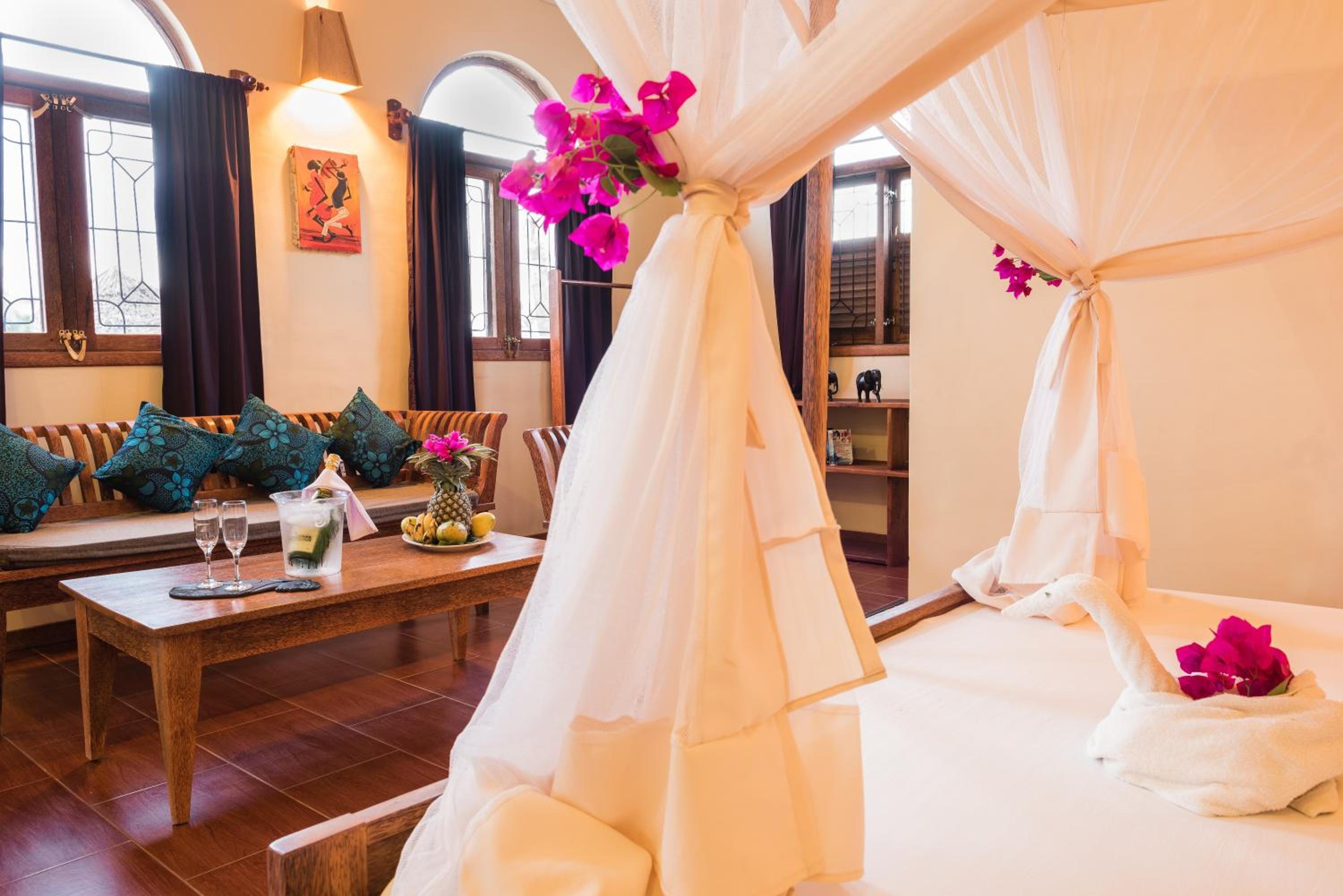 Honeymoon Suite photo 2