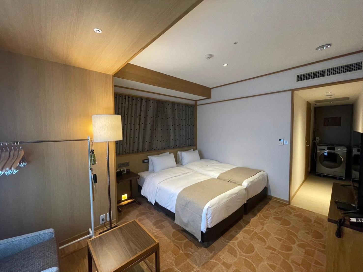 Connecting Room