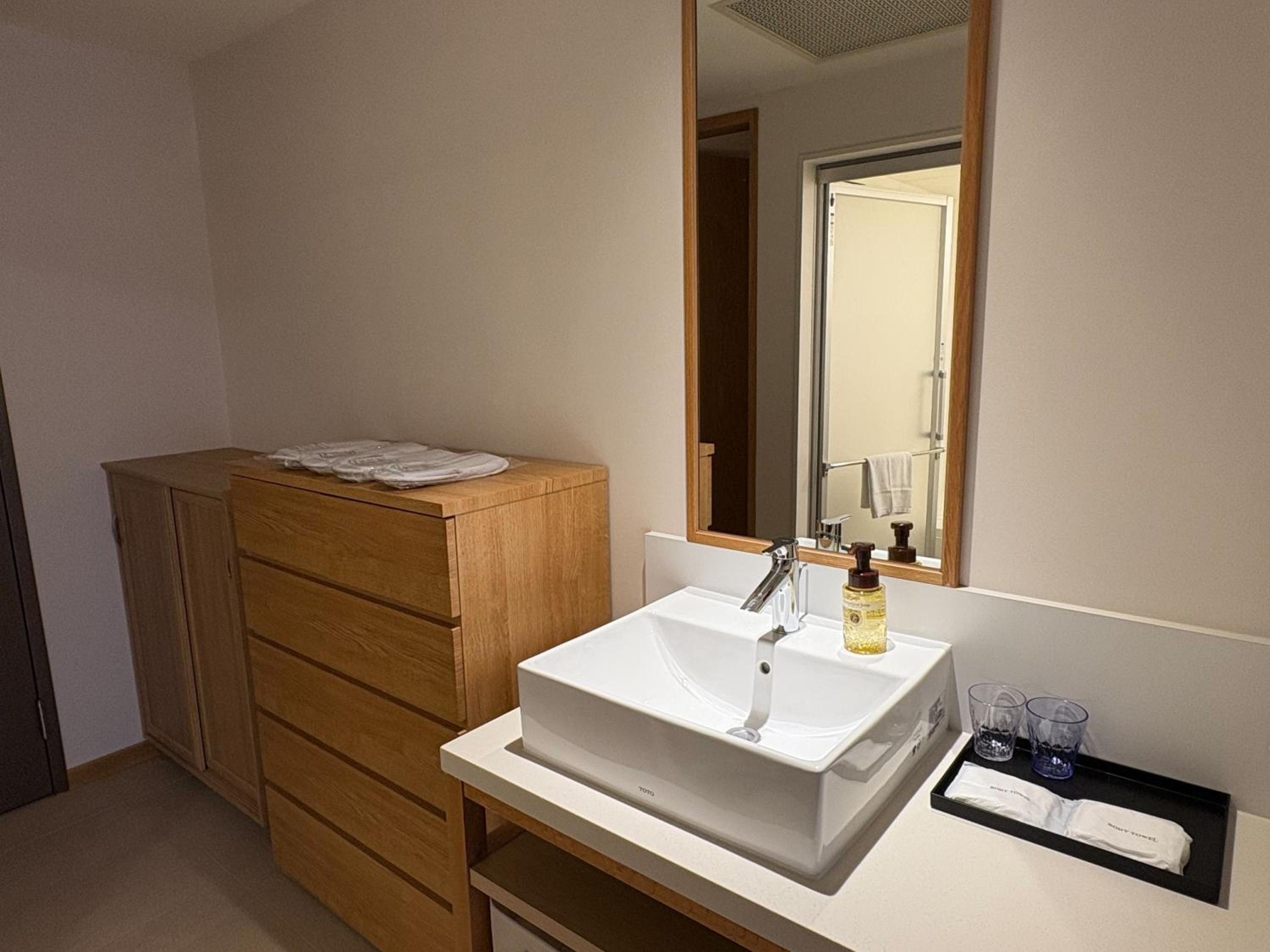 Connecting Room